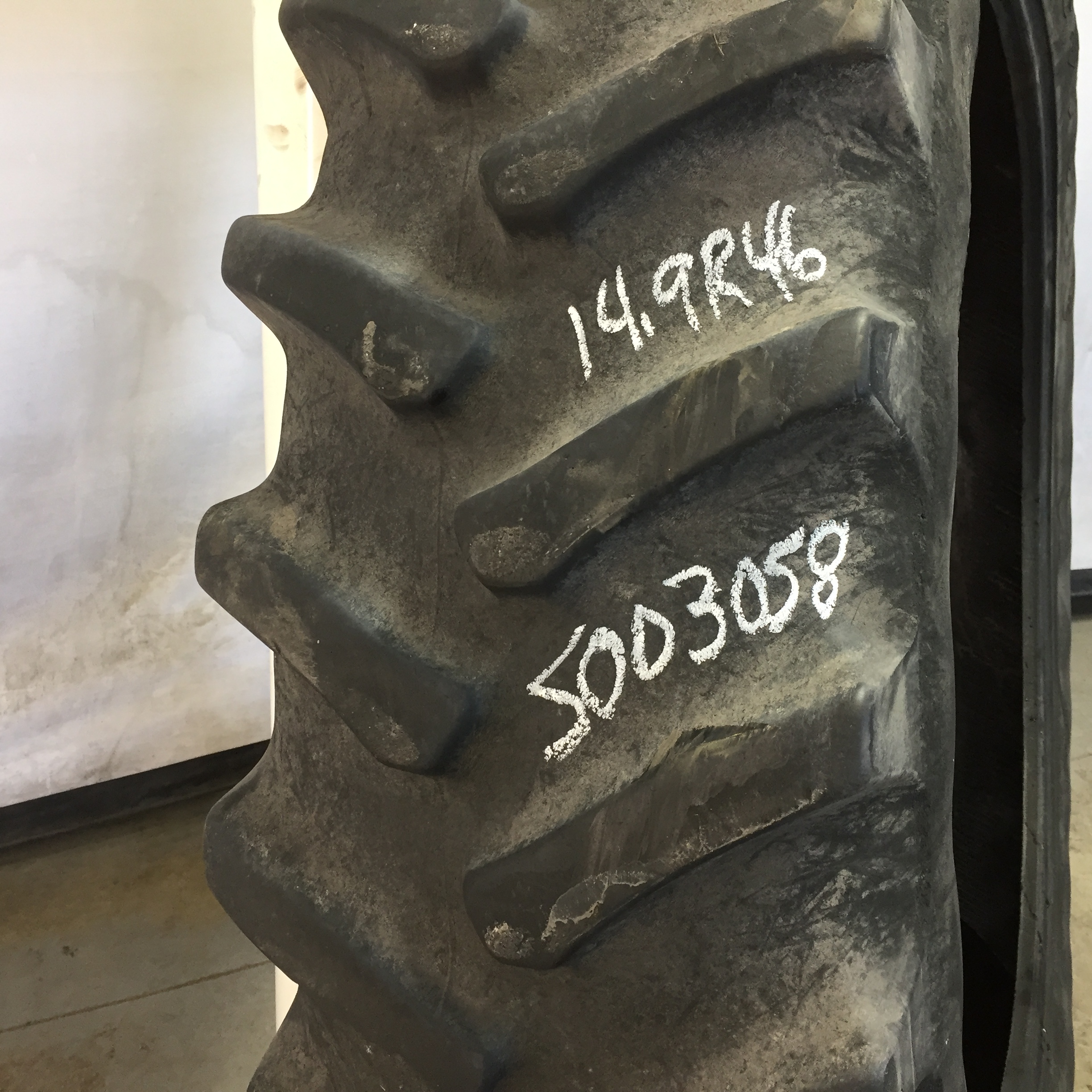 14.9/R46 Firestone Radial All Traction 23 R-1 Tire S003058