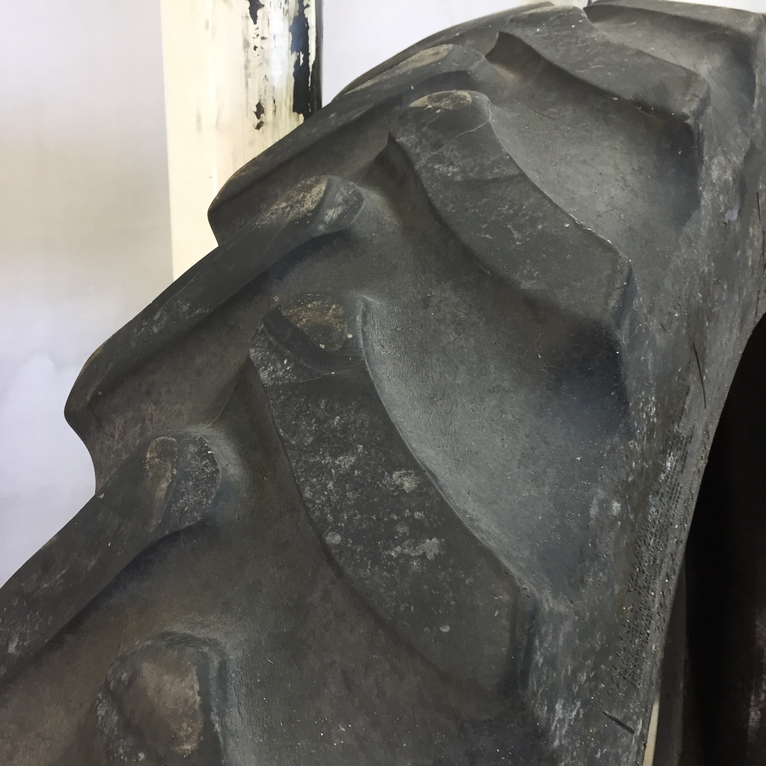 320/90R42 Firestone Radial 9000 R-1W Tire S003059