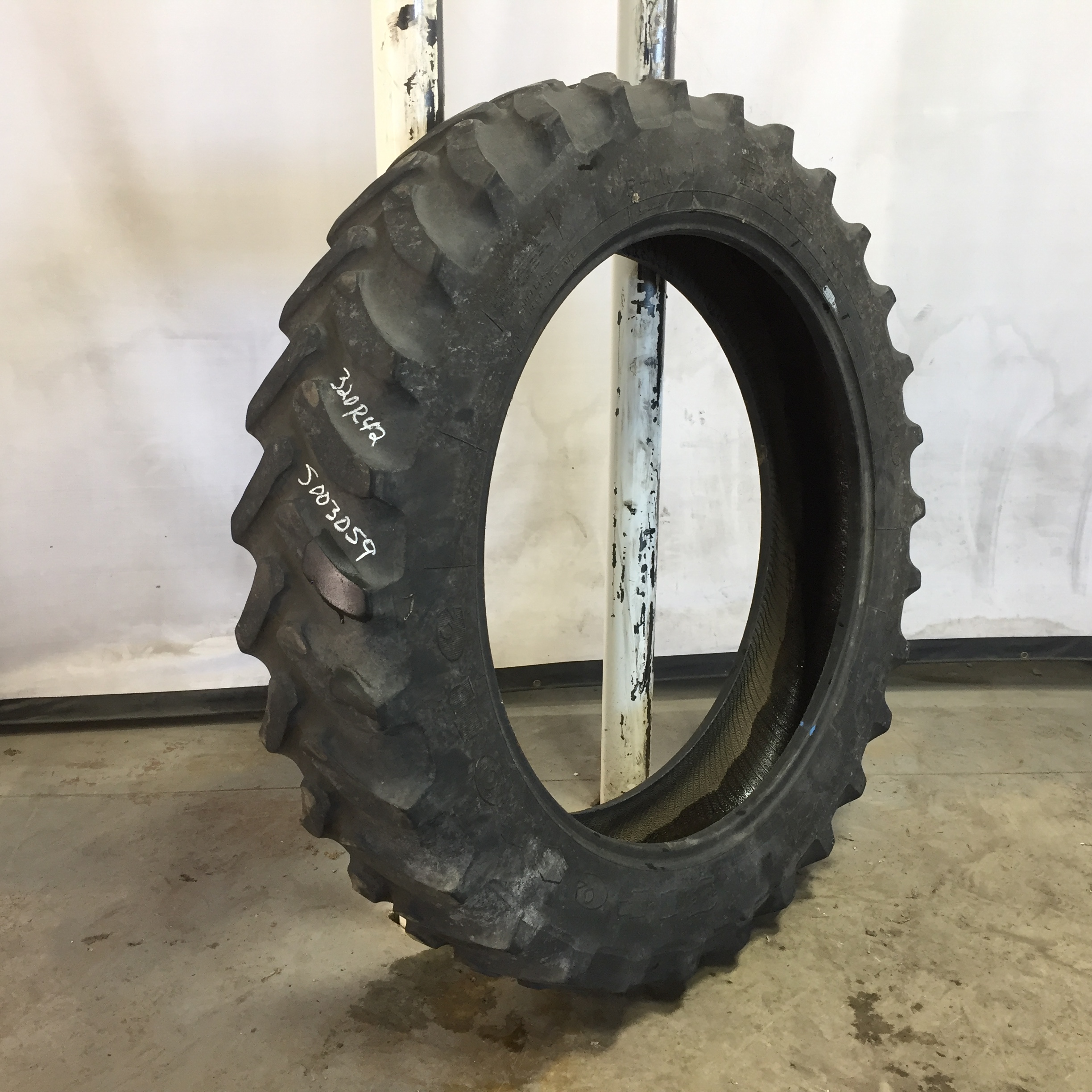 320/90R42 Firestone Radial 9000 R-1W Tire S003059