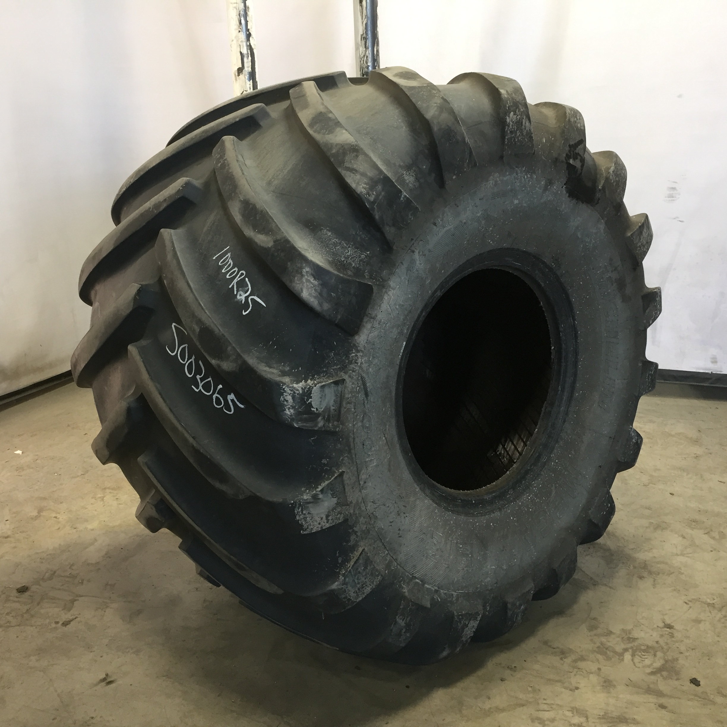 1000/50R25 Michelin MegaXBib R-1W Tire S003065