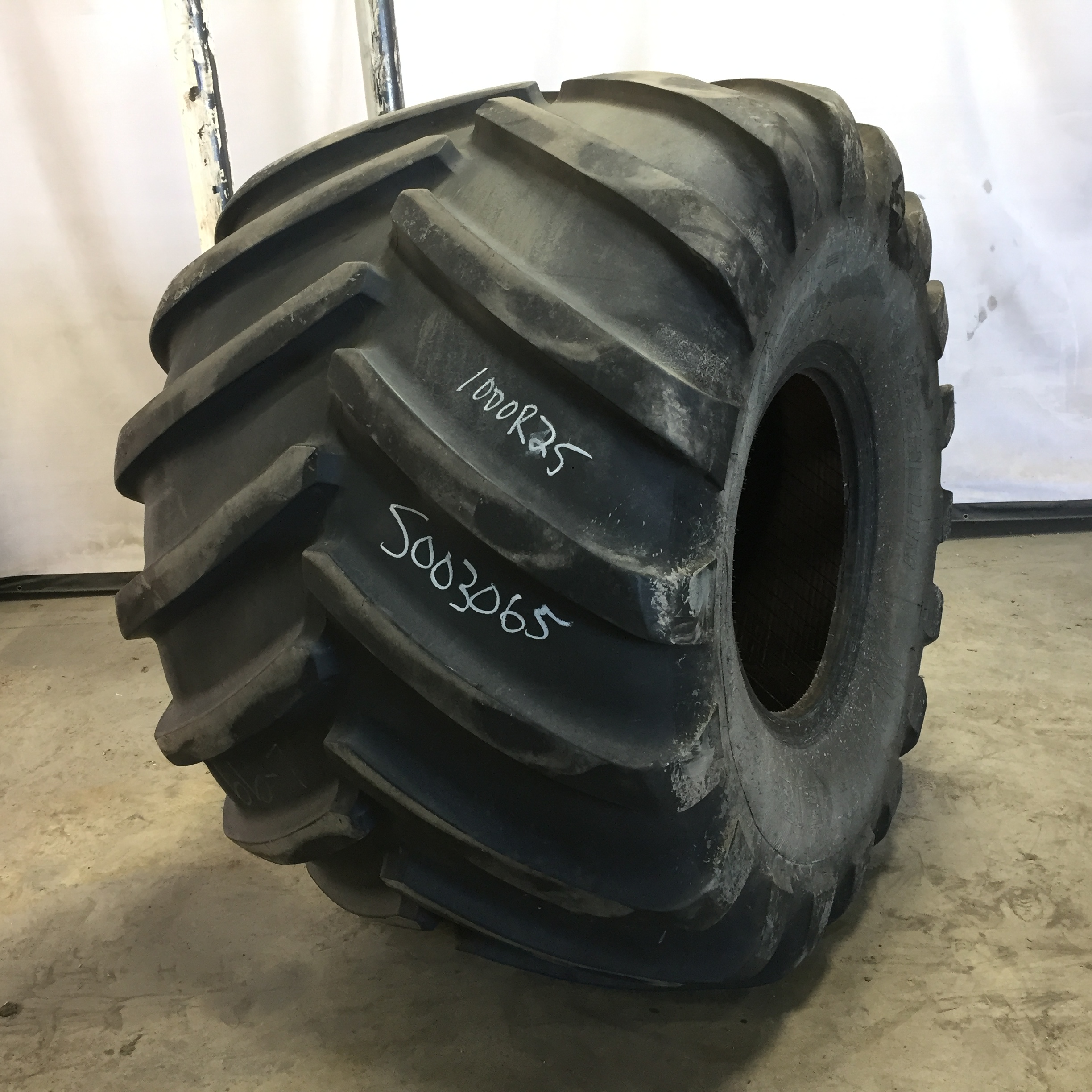 1000/50R25 Michelin MegaXBib R-1W Tire S003065