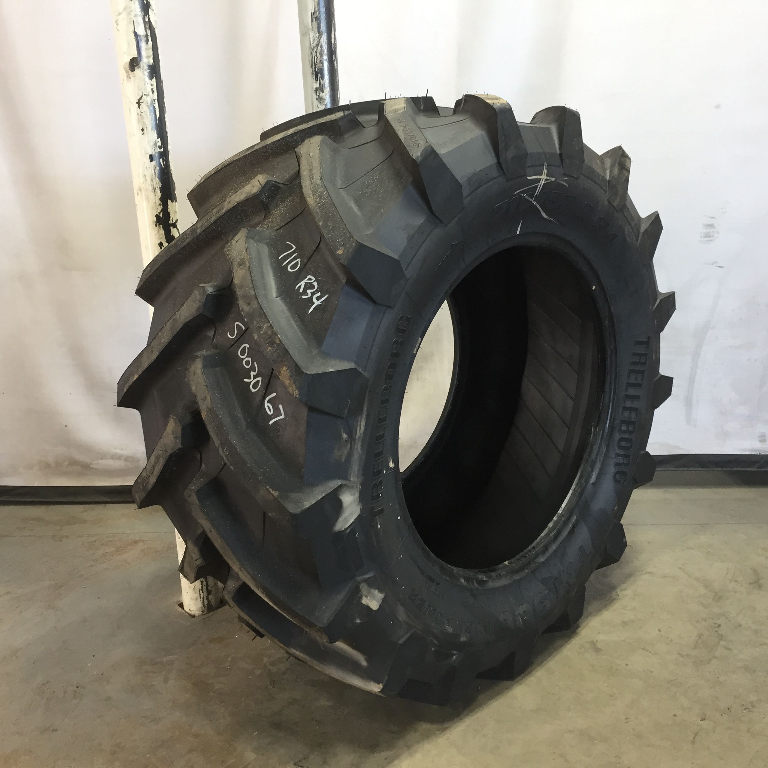 710/55R34 Trelleborg TM900 High Power R-1W Tire S003067