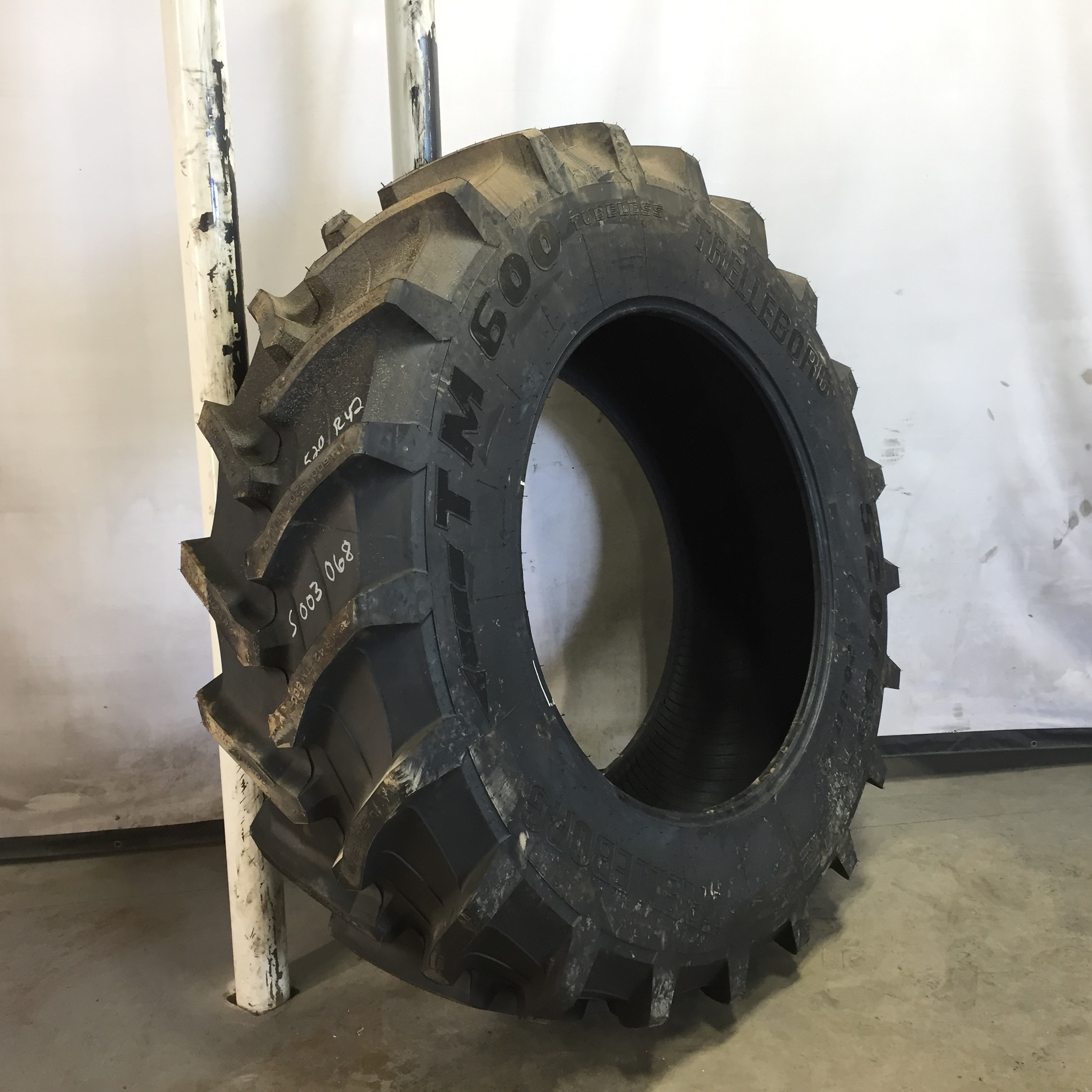 520/85R42 Trelleborg TM600 R-1W Tire S003068