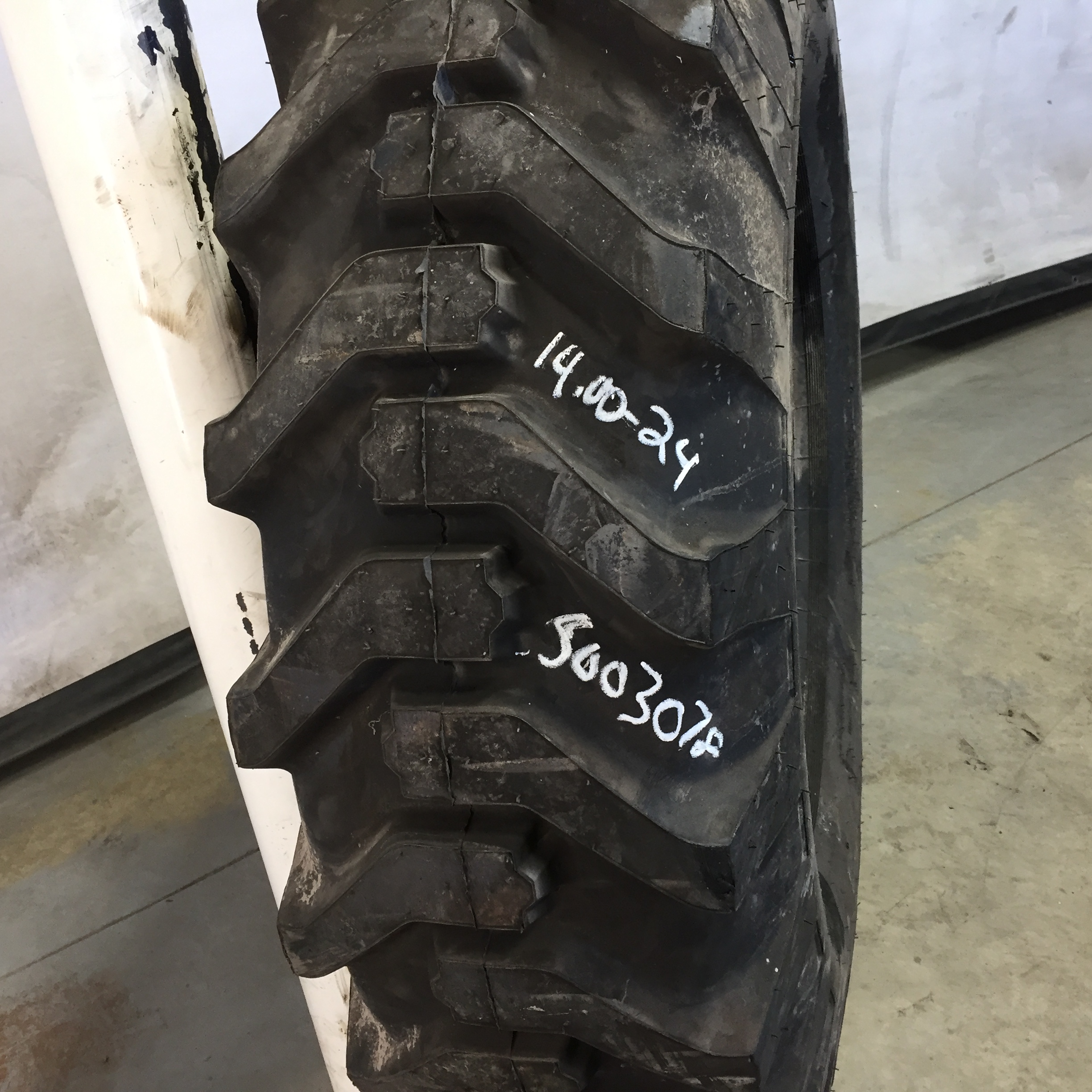 14.00/-24 Miscellaneous Unknown R-4 Tire S003078