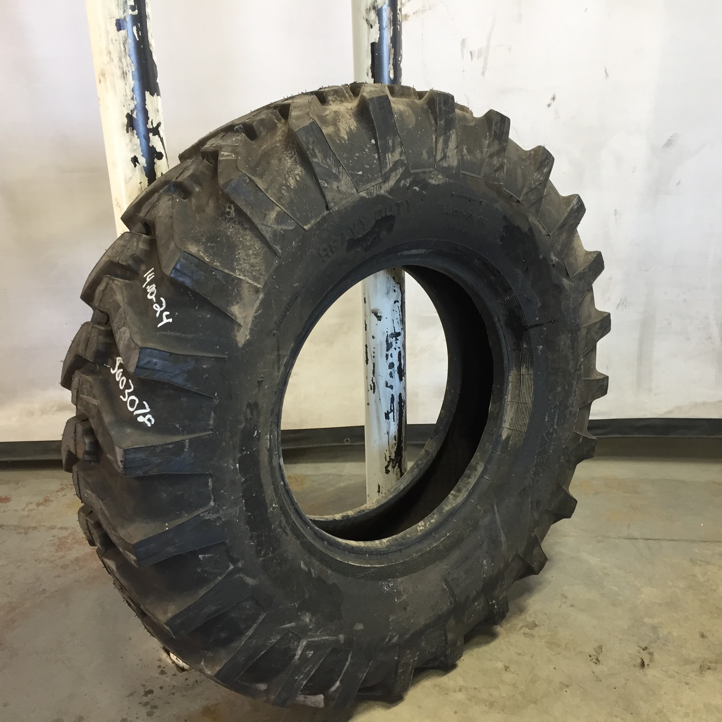 14.00/-24 Miscellaneous Unknown R-4 Tire S003078
