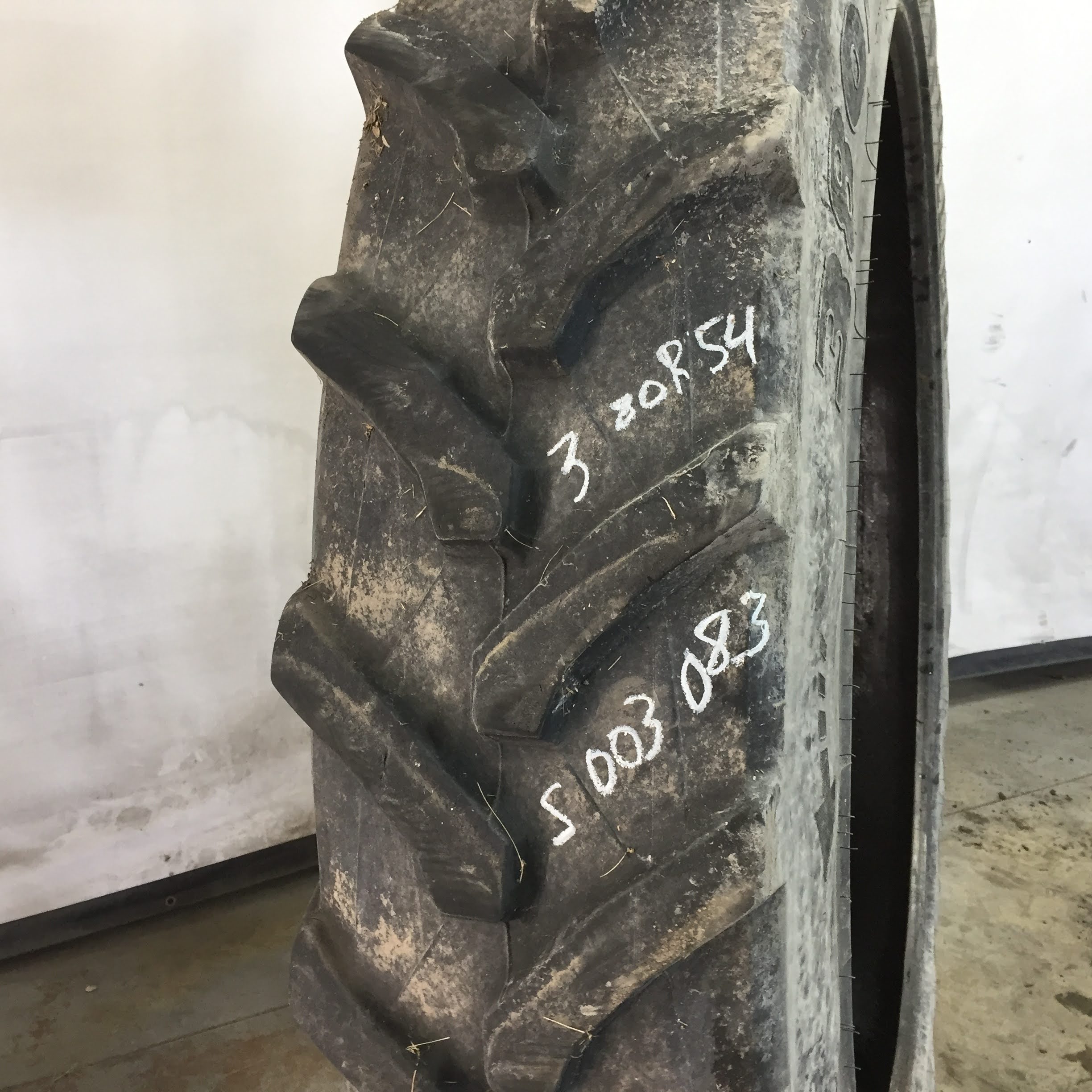380/90R54 Trelleborg TM100 R-1 Tire S003083