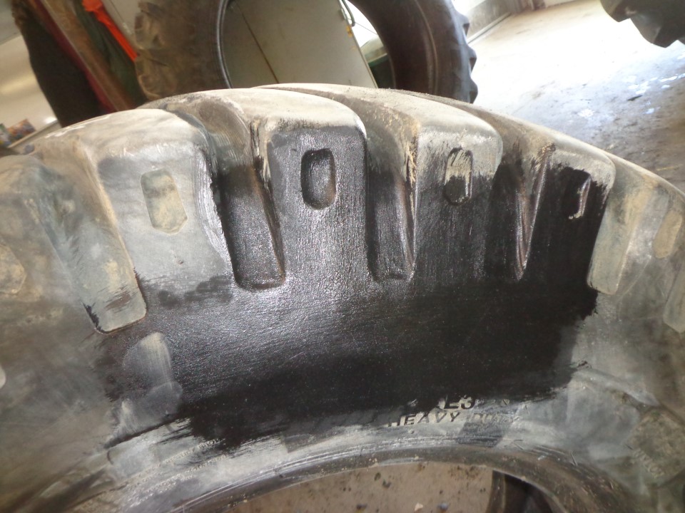 14.00/-25 BKT Tires EM 937 Earthmover E-3 Tire 006417