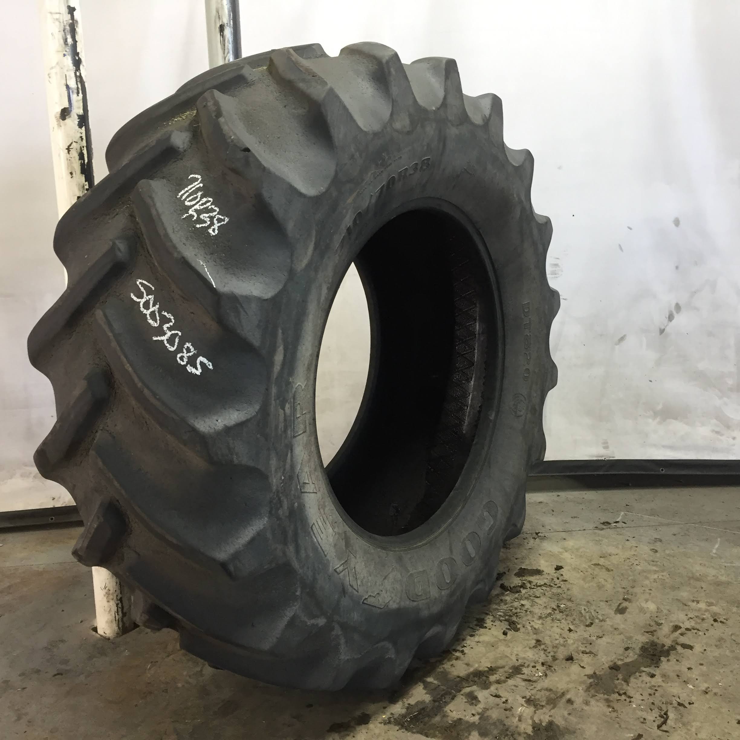 710/70R38 Goodyear Farm DT820 Super Traction R-1W Tire S003085