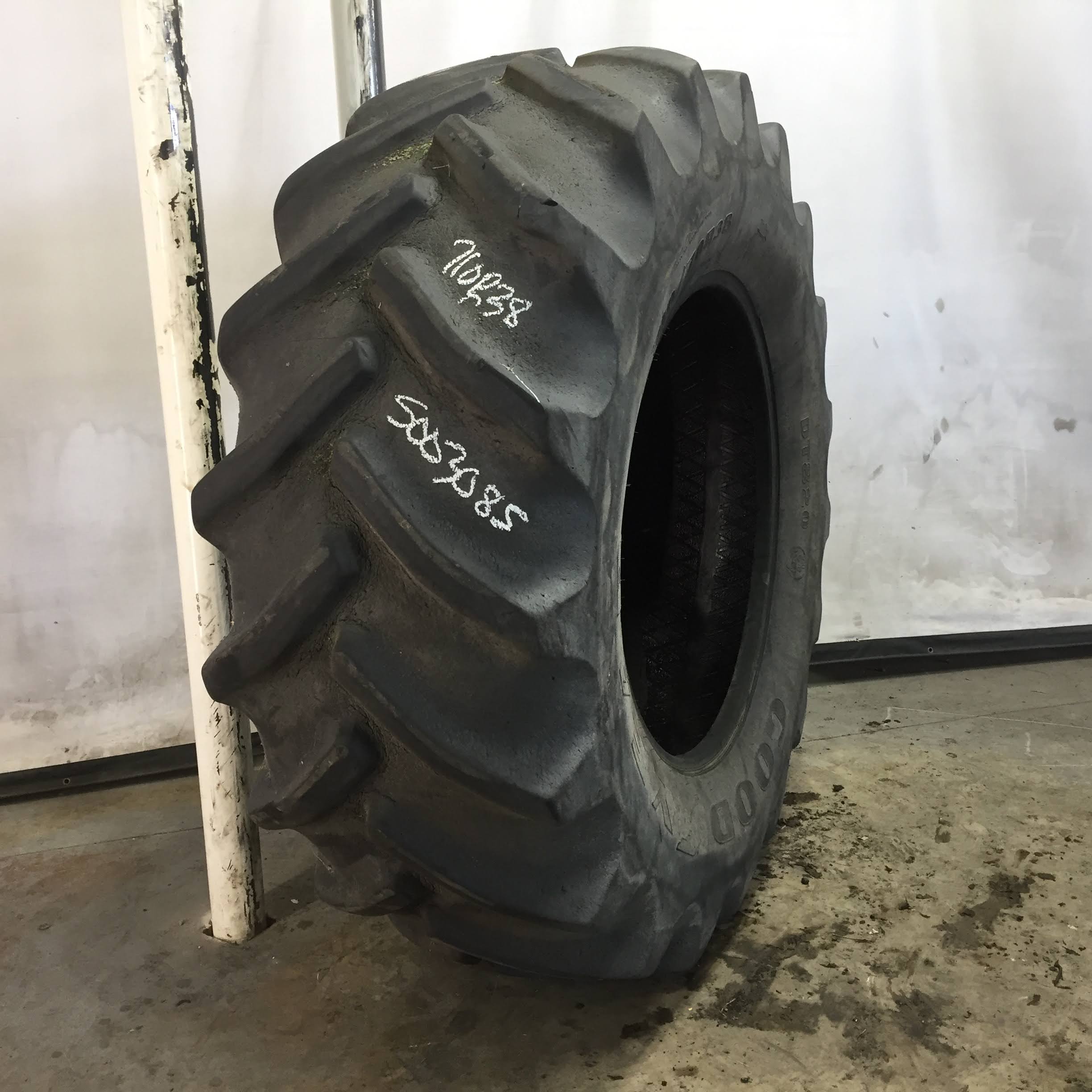 710/70R38 Goodyear Farm DT820 Super Traction R-1W Tire S003085
