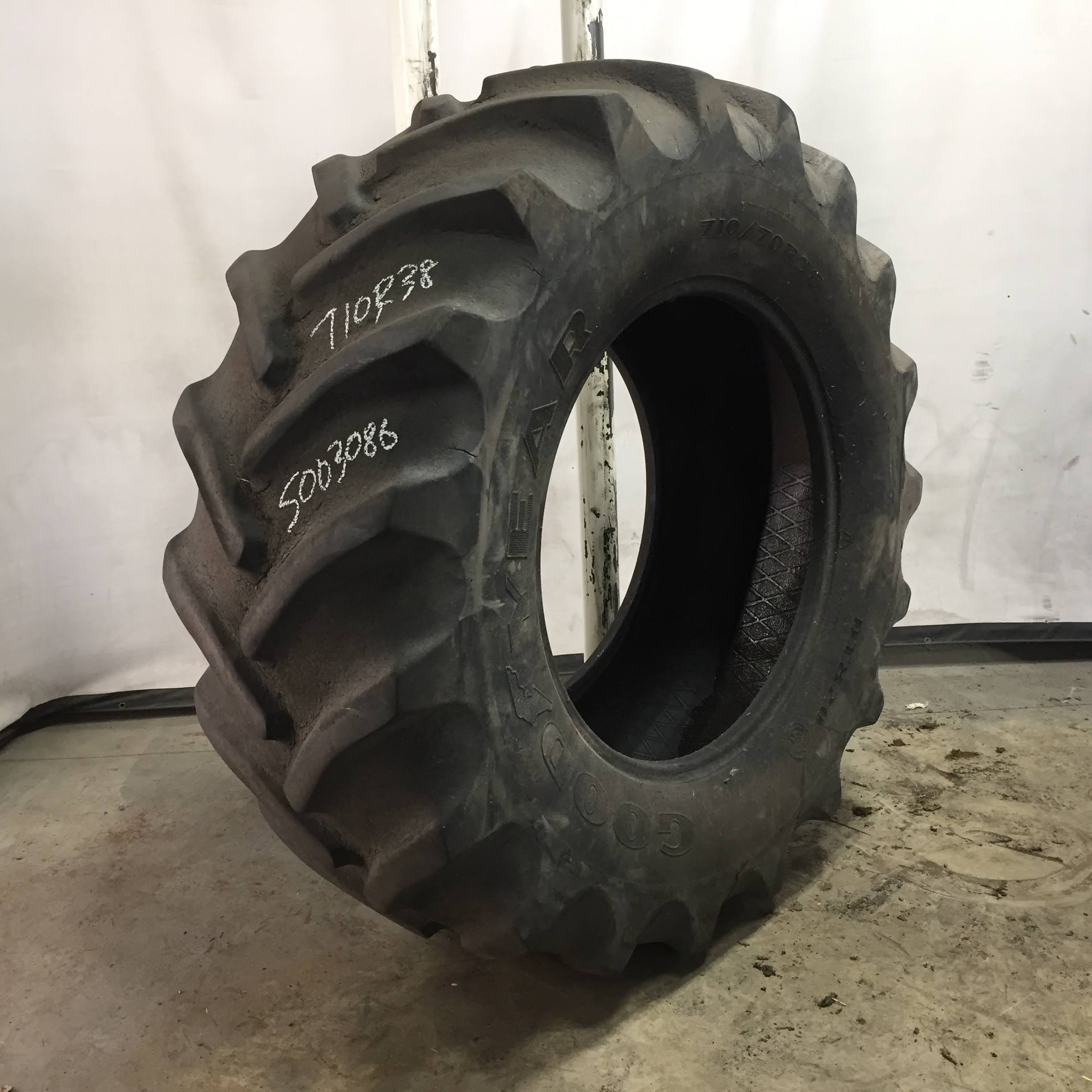 710/70R38 Goodyear Farm DT820 Super Traction R-1W Tire S003086