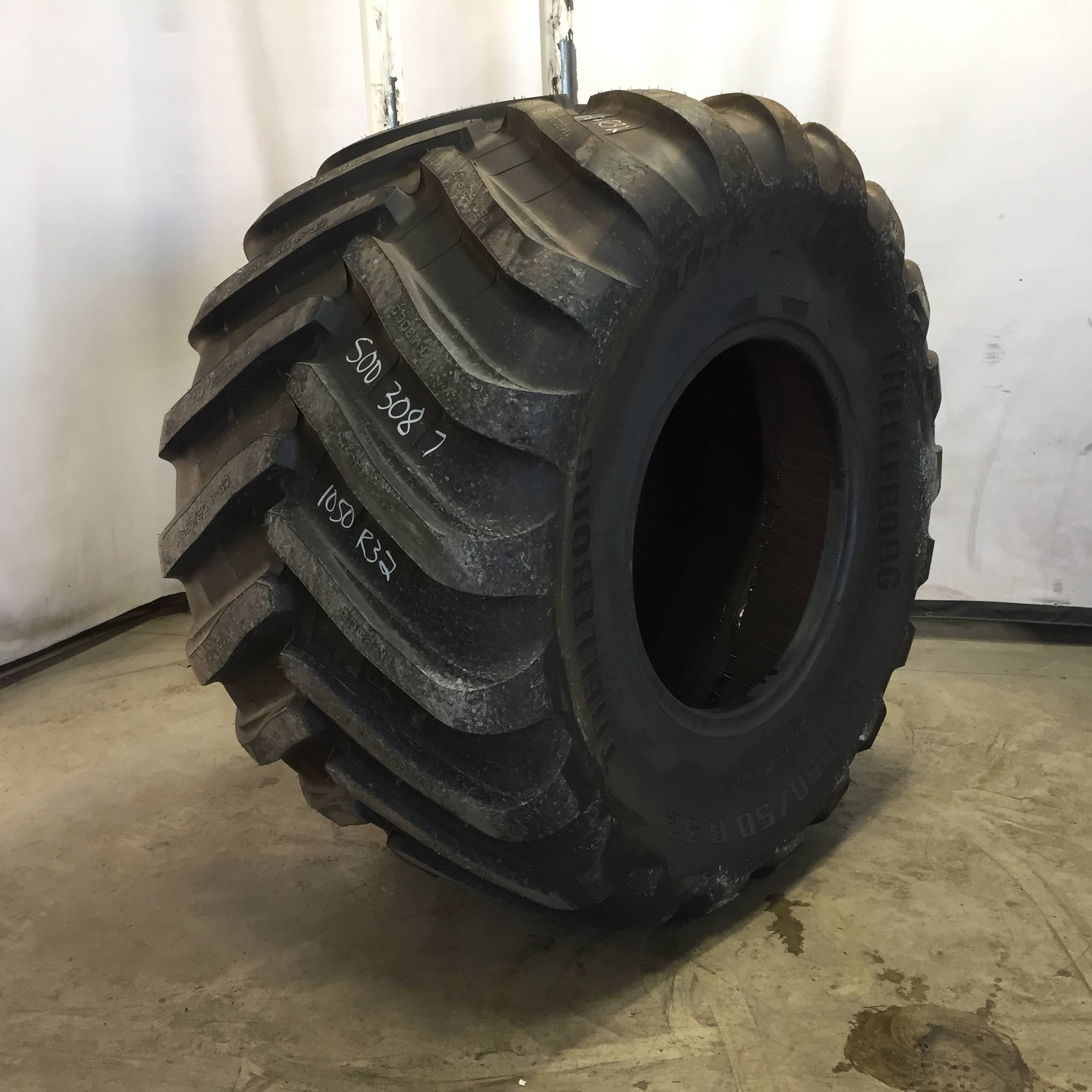 1050/50R32 Trelleborg TM3000 VF R-1W Tire S003087