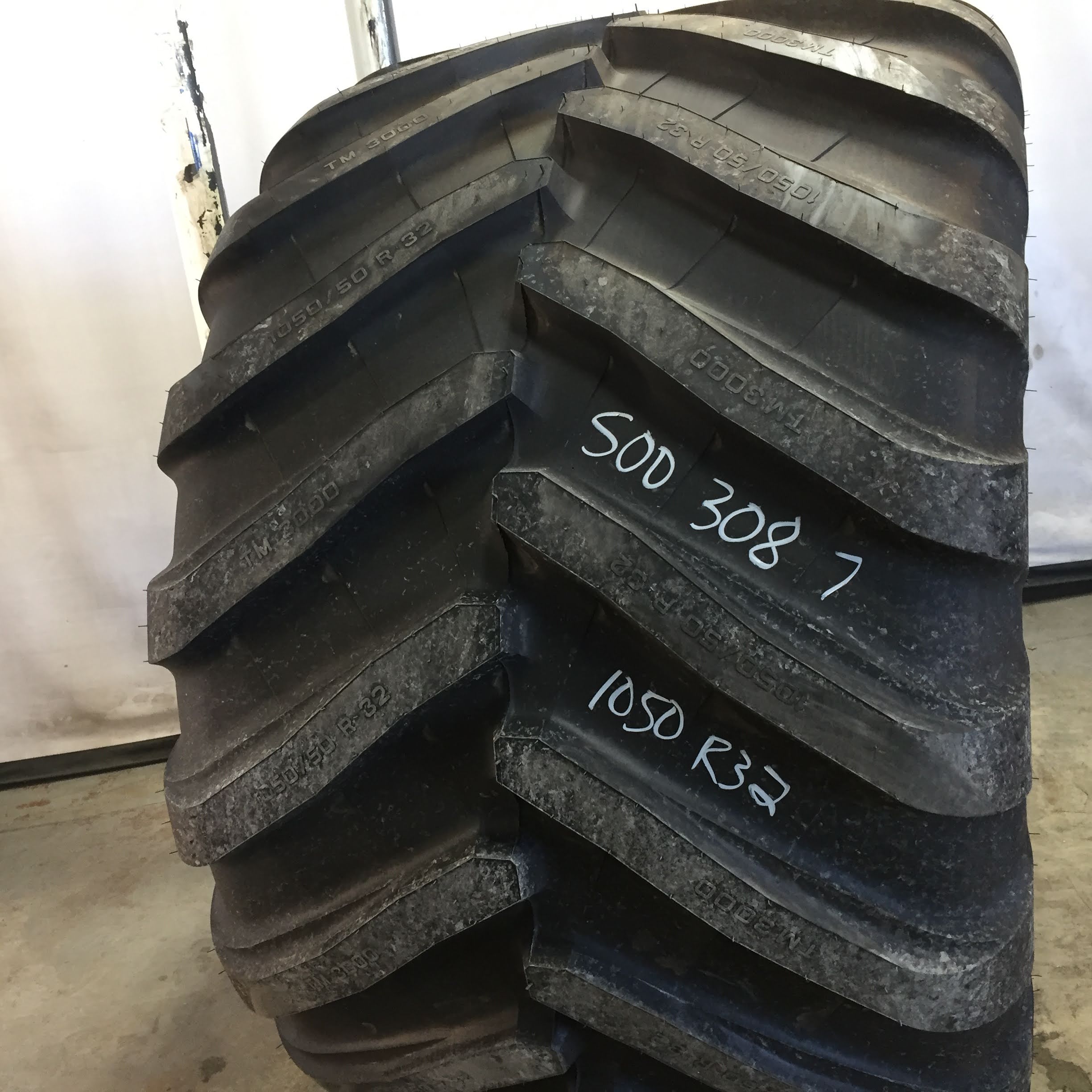 1050/50R32 Trelleborg TM3000 VF R-1W Tire S003087