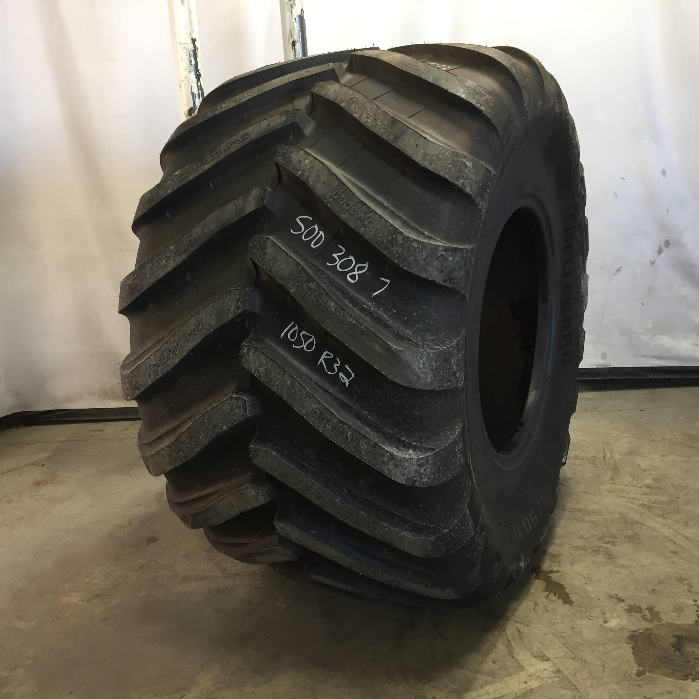 1050/50R32 Trelleborg TM3000 VF R-1W Tire S003087