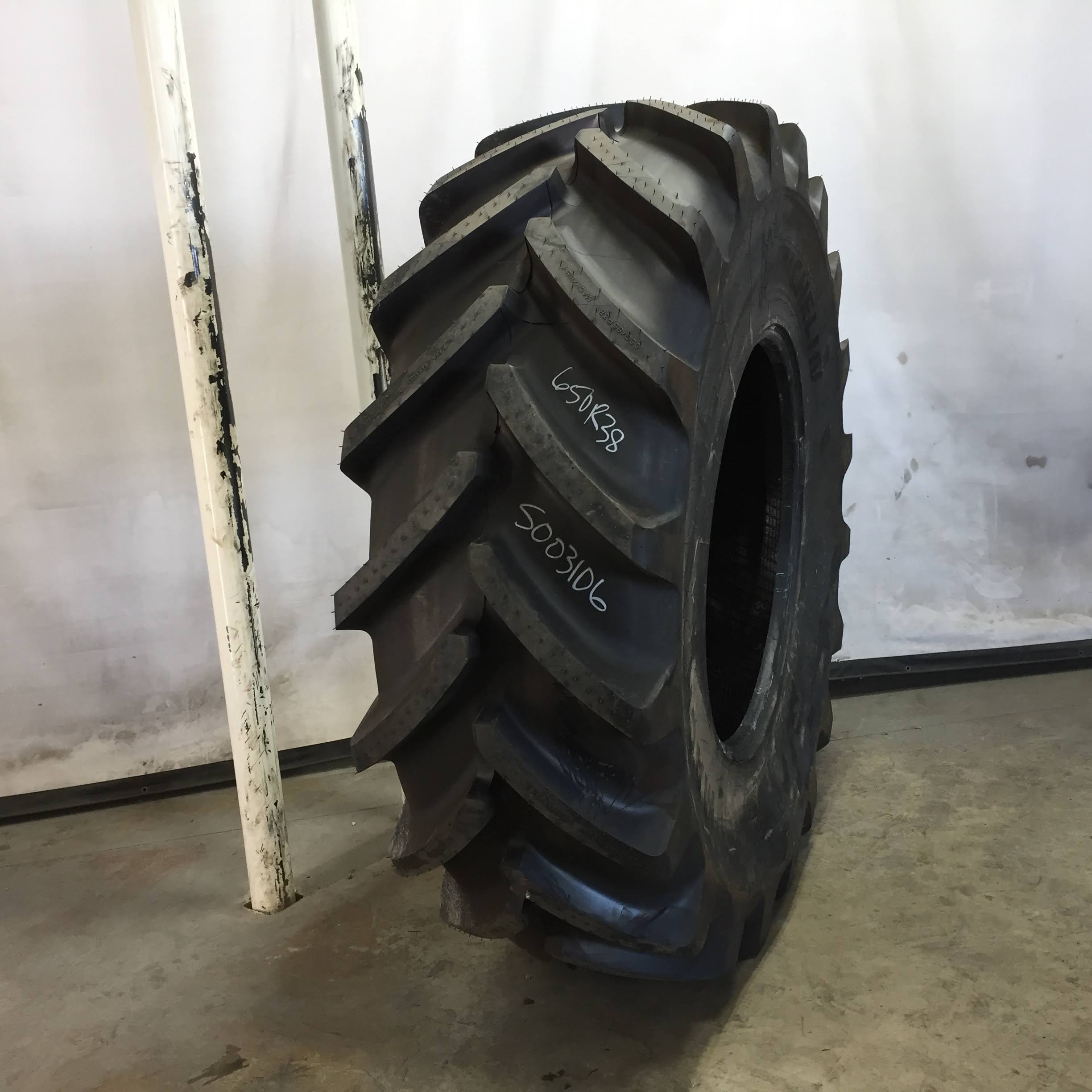 650/85R38 Michelin MachXBib R-1W Tire S003106