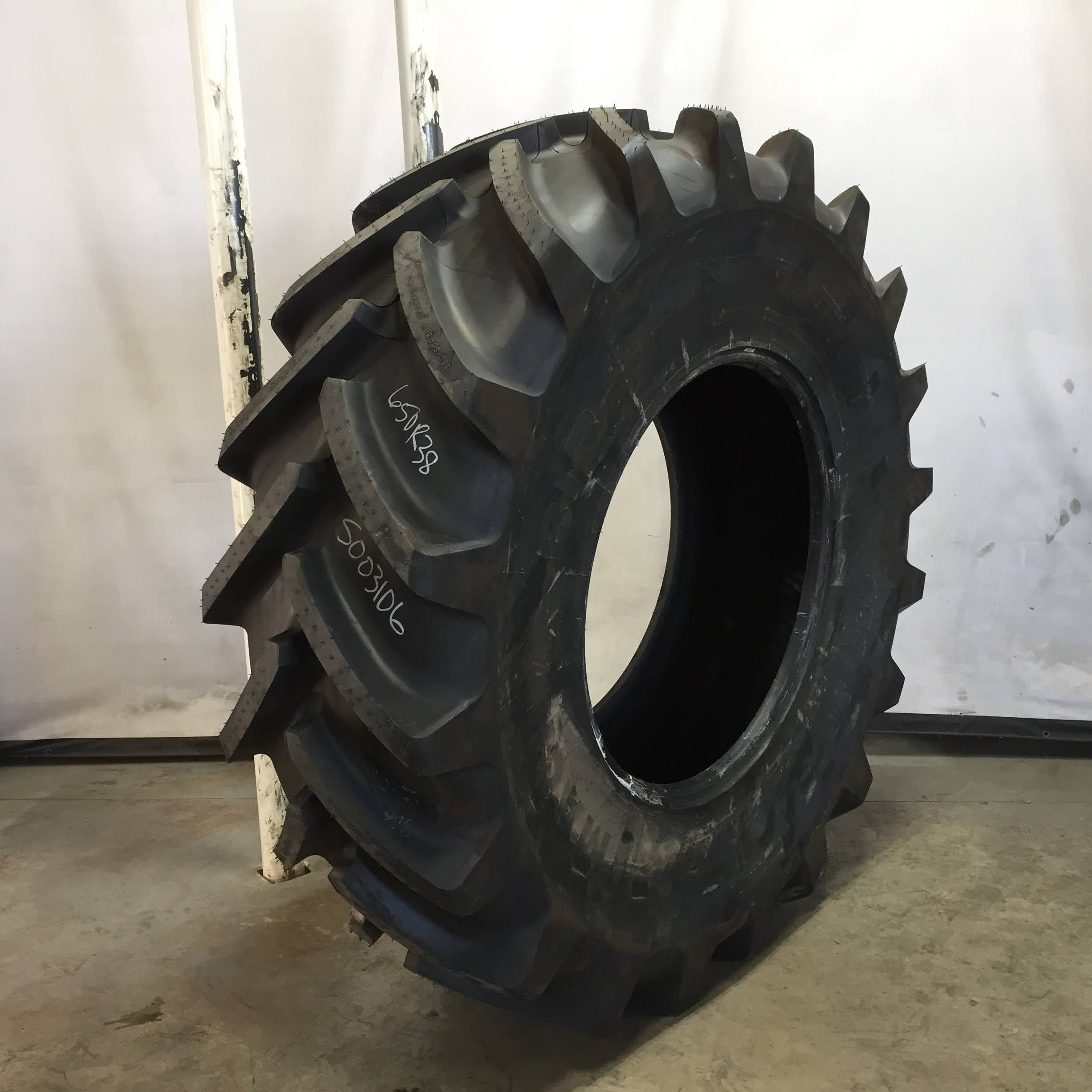 650/85R38 Michelin MachXBib R-1W Tire S003106