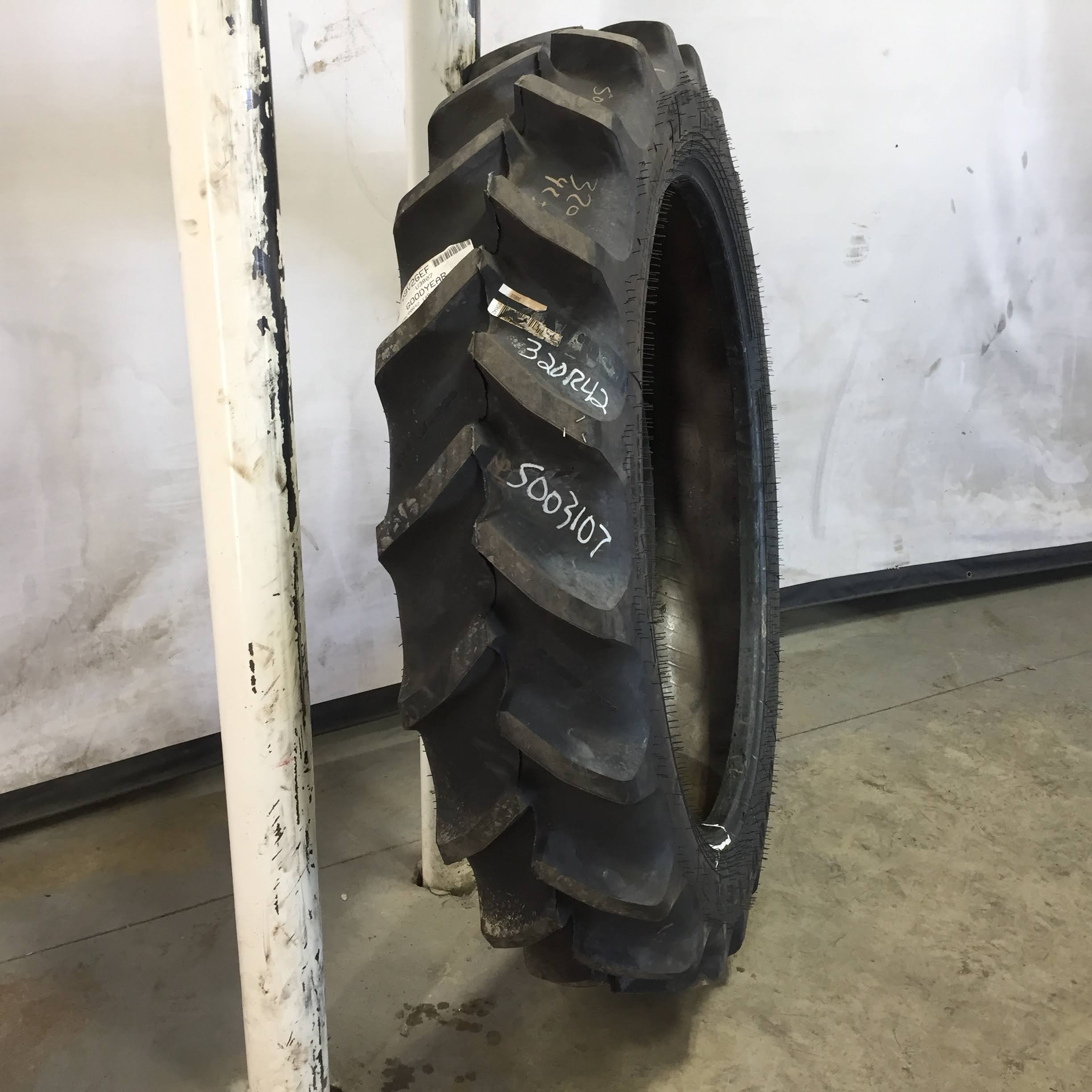 320/80R42 Goodyear Farm DT800 Super Traction R-1W Tire S003107