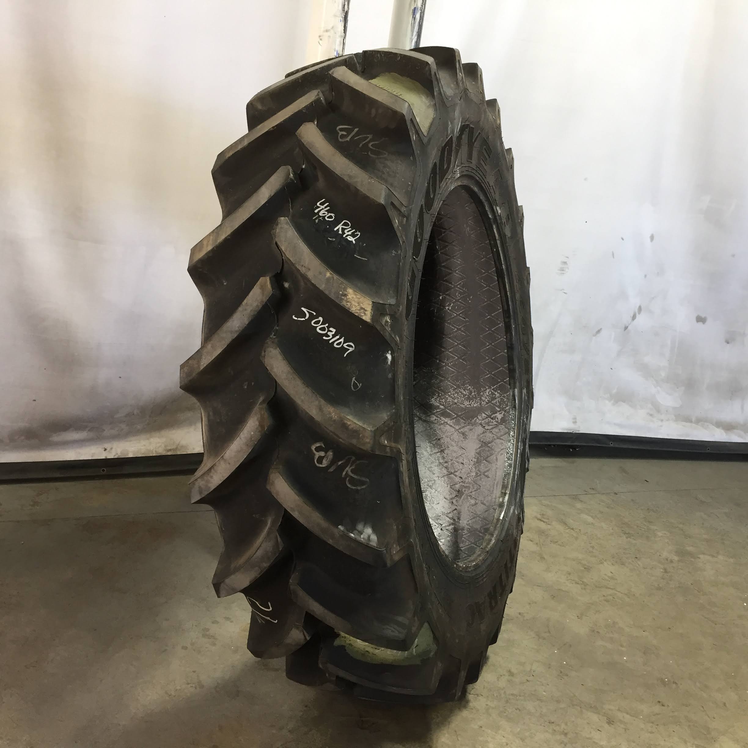 460/85R42 Goodyear Farm DT806 Optitrac R-1W Tire S003109