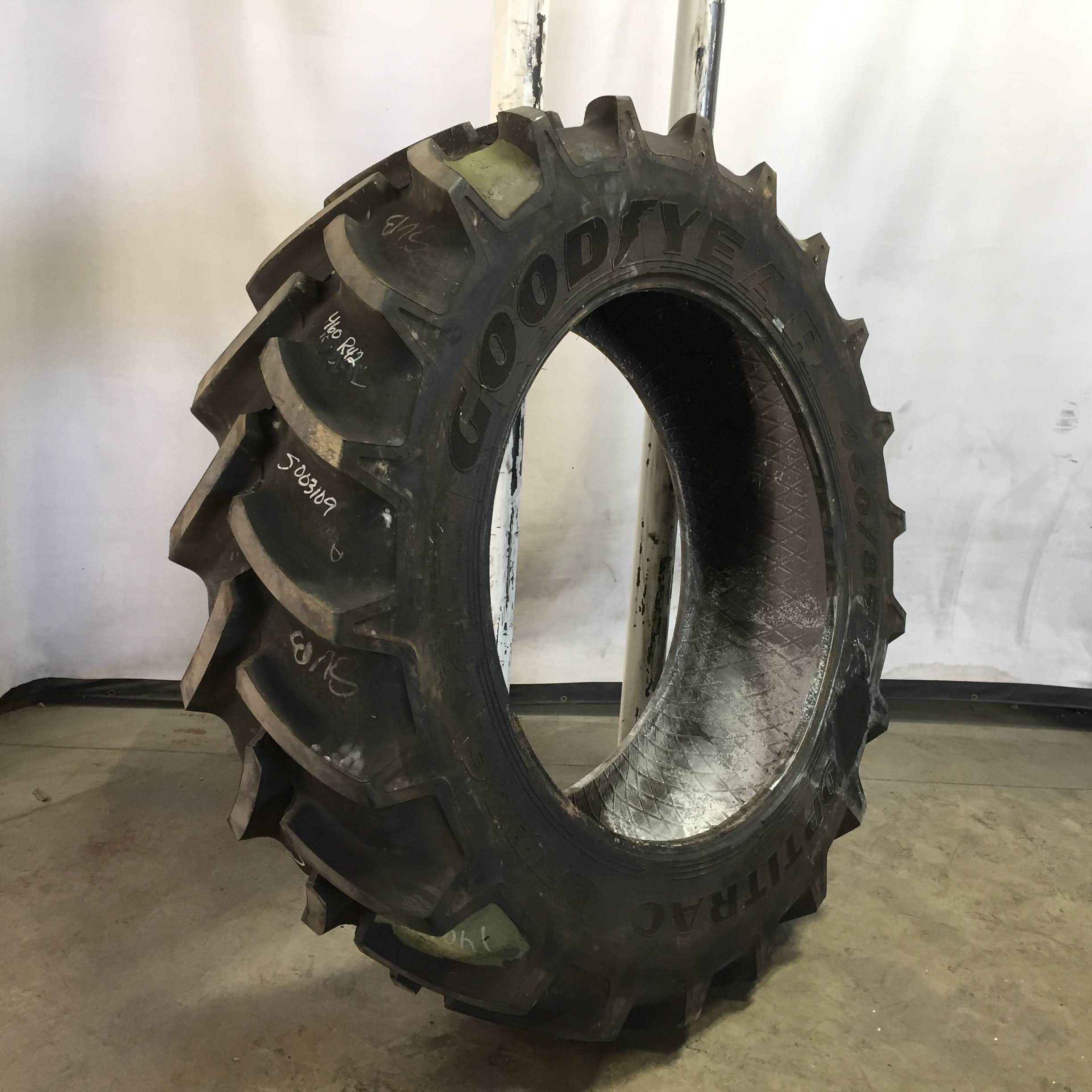460/85R42 Goodyear Farm DT806 Optitrac R-1W Tire S003109