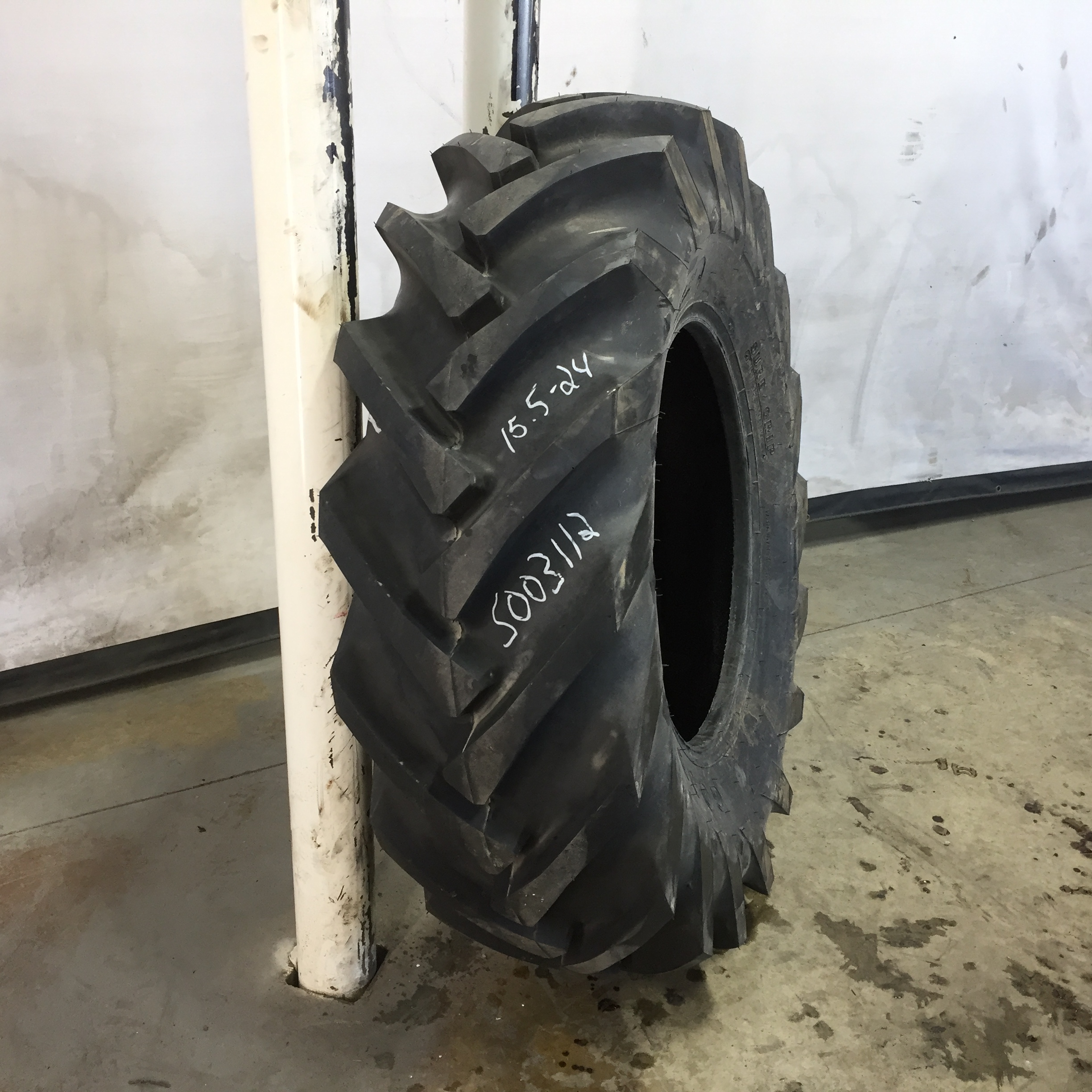 15.5/80-24 Goodyear Farm Sure Grip Implement I-3 Tire S003112