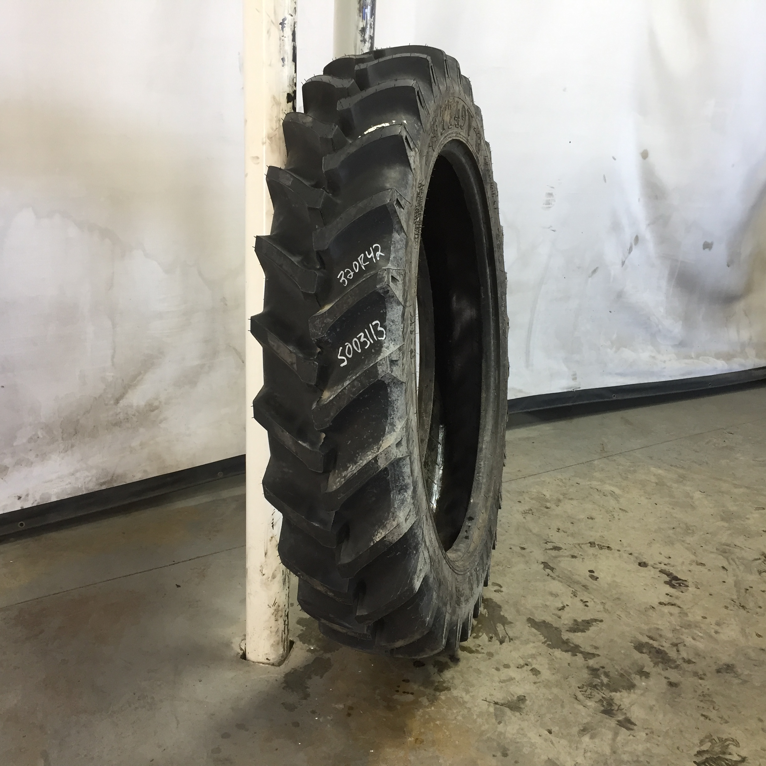 320/80R42 Titan Farm TT49V Radial R-1W Tire S003113