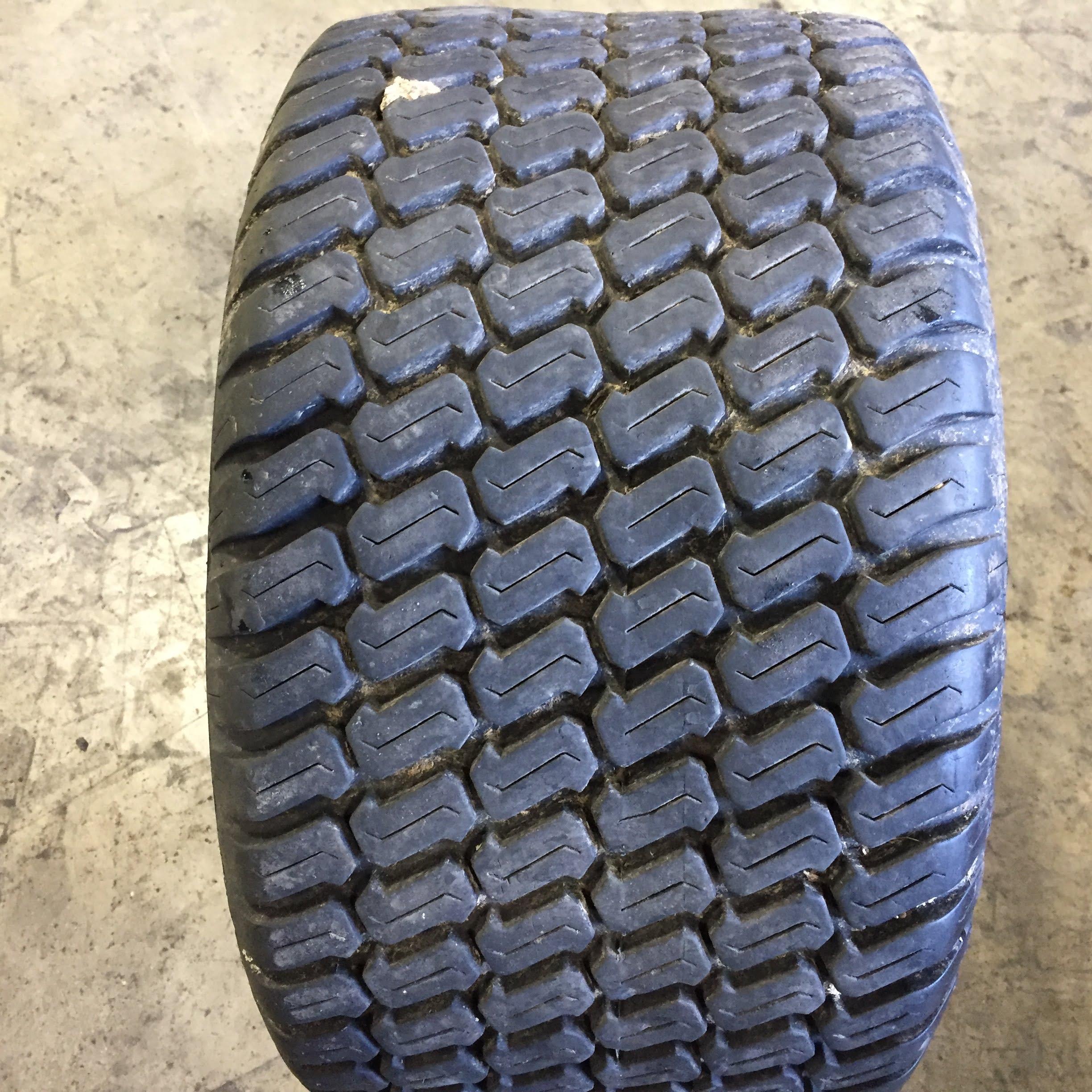 18/8.50-10 Carlisle Multi Trac C/S R-3 Tire T008530