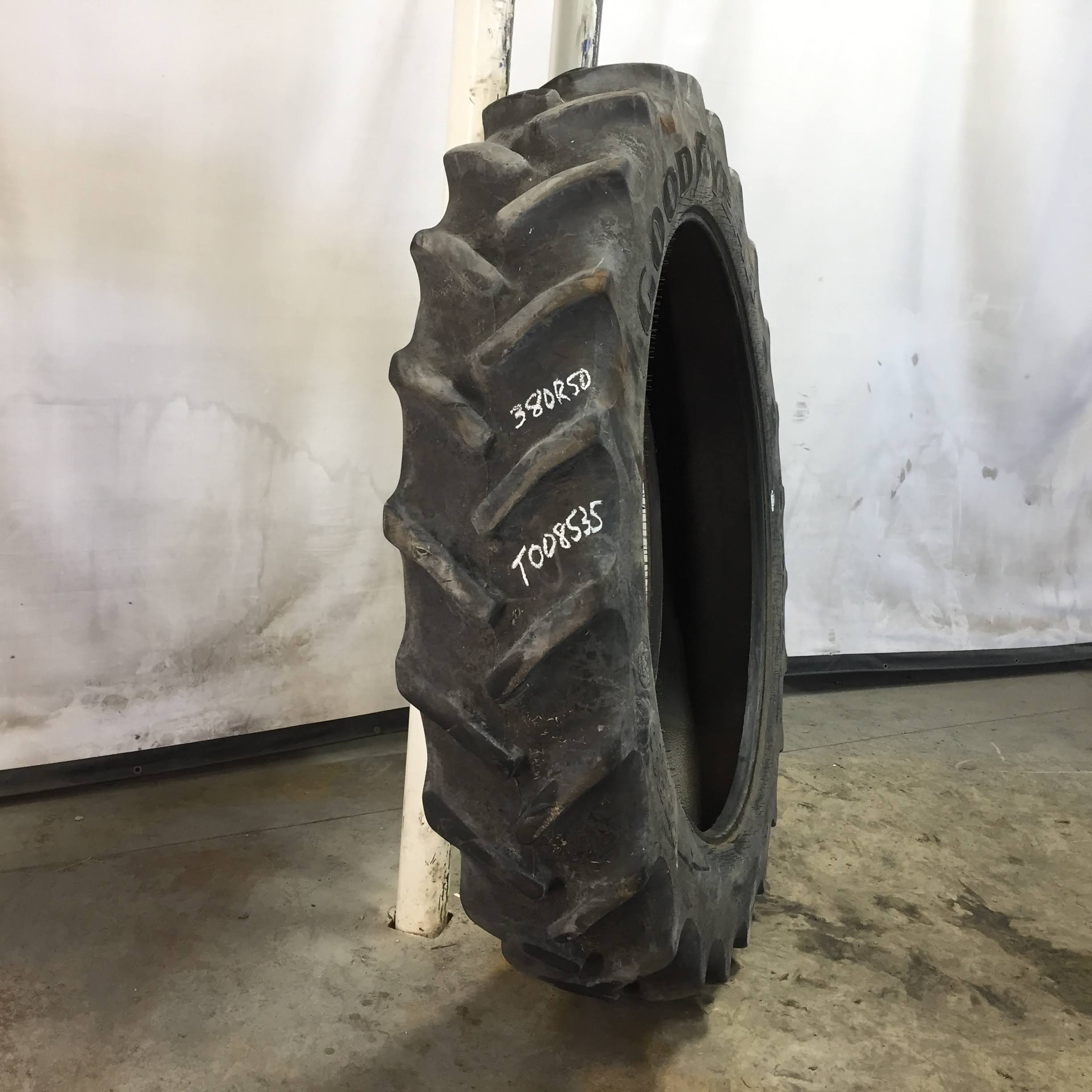 380/90R50 Goodyear Farm DT800 Optitrac R-1W Tire T008535