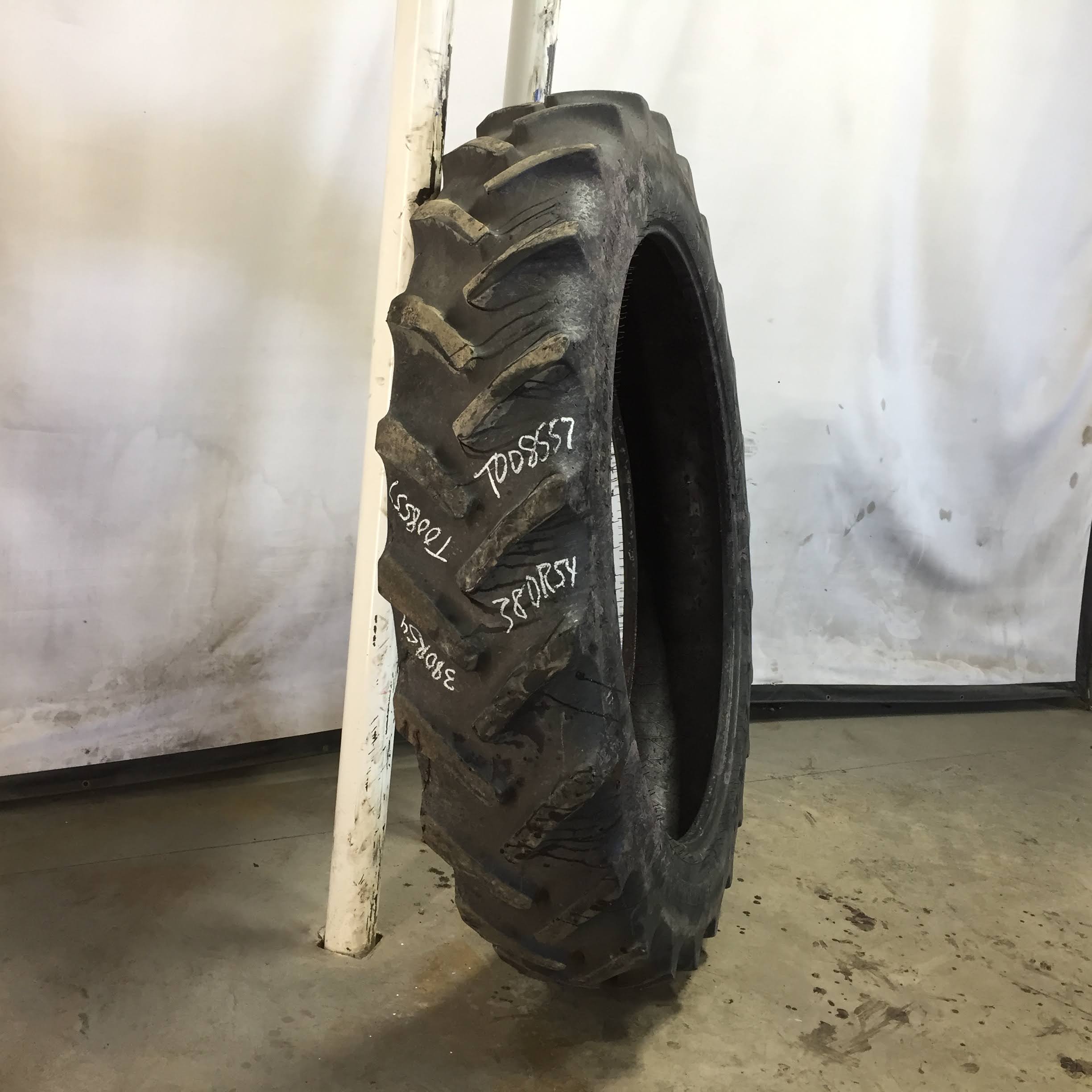 380/90R54 Goodyear Farm DT800 Super Traction R-1W Tire T008557