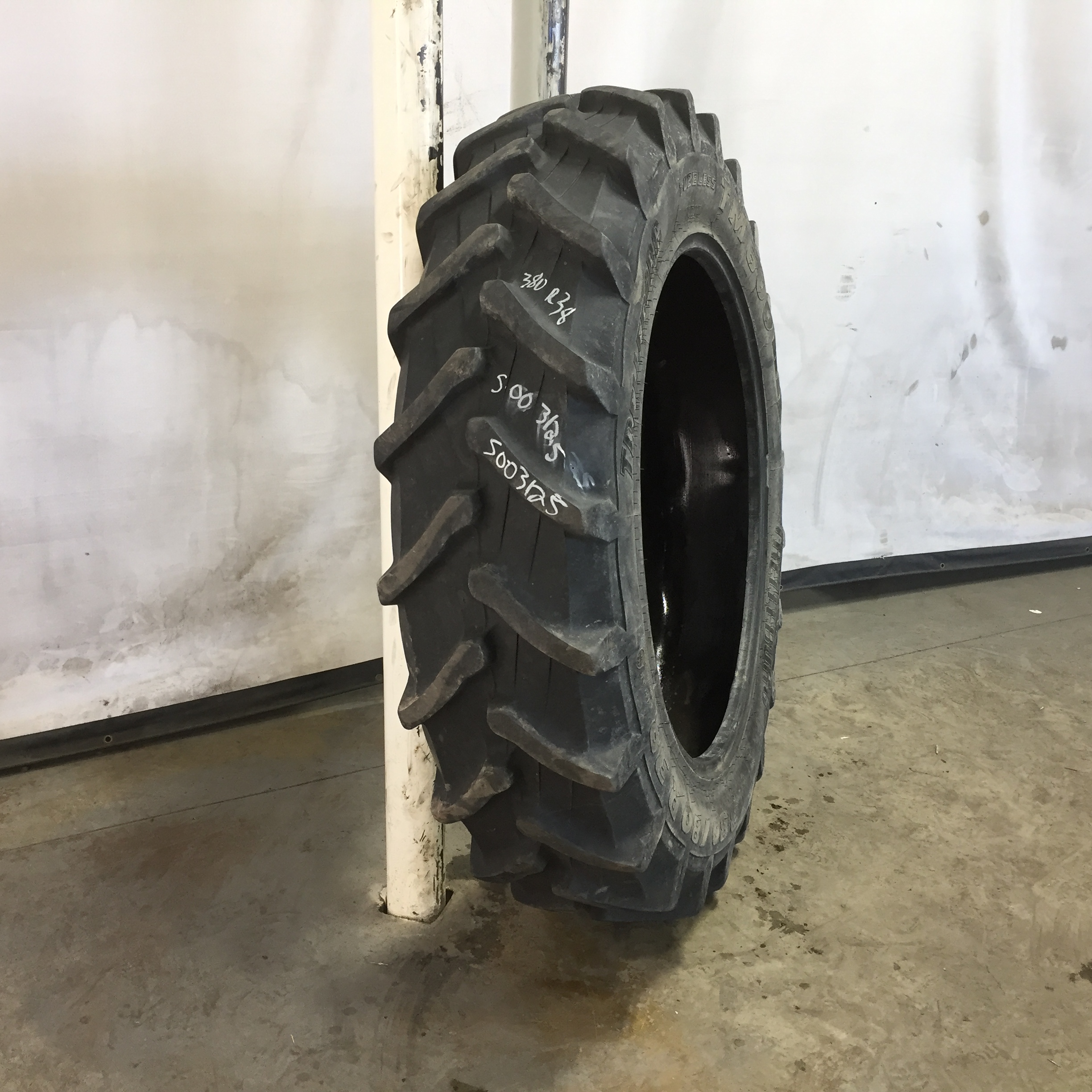 380/80R38 Trelleborg TM600 R-1W Tire S003125