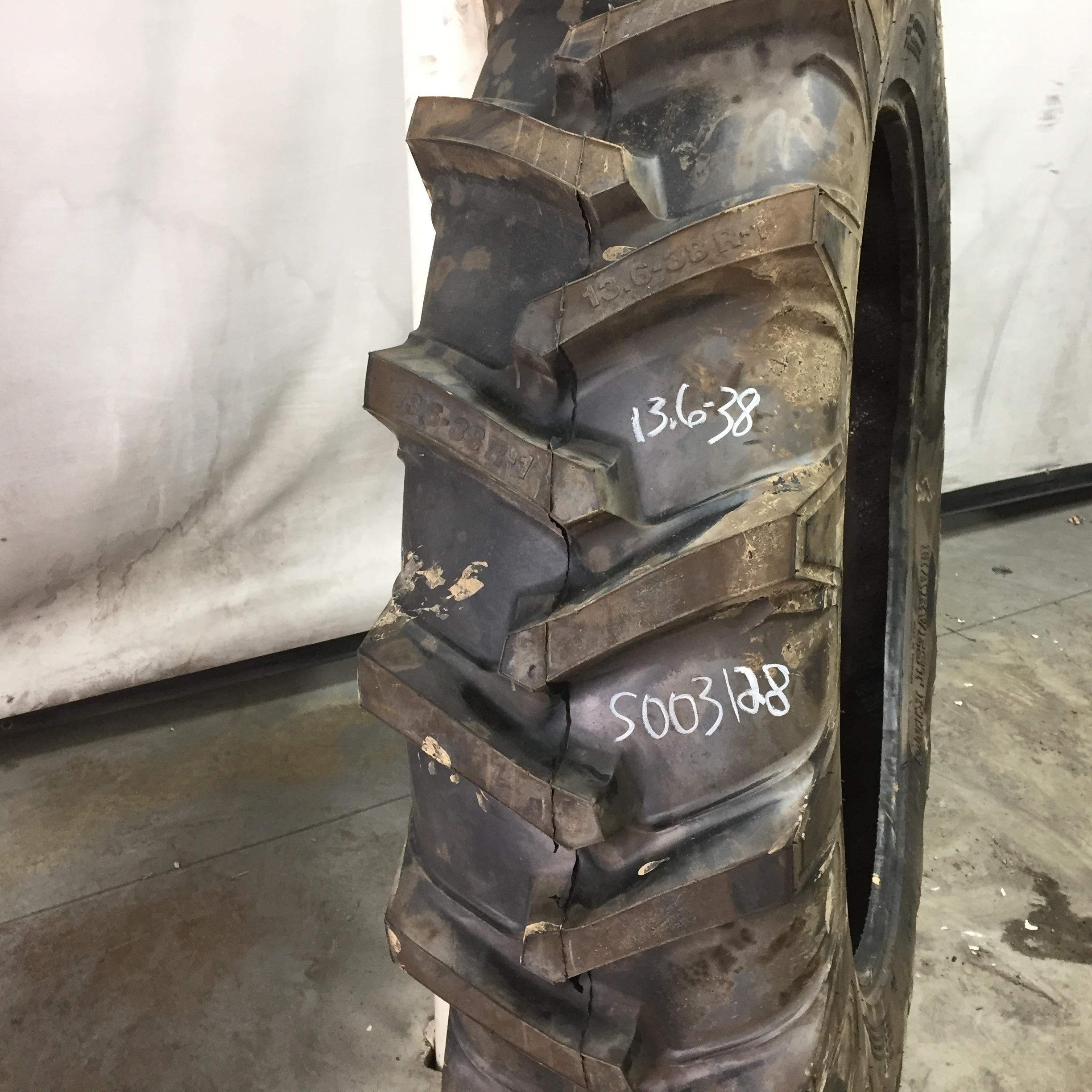 13.6/-38 Harvest King Field Pro All Purpose R-1 Tire S003128