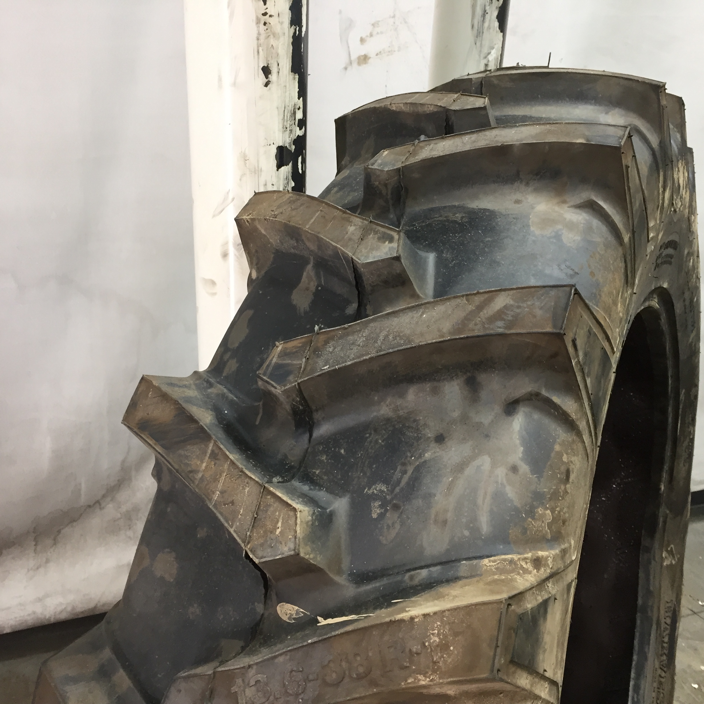 13.6/-38 Harvest King Field Pro All Purpose R-1 Tire S003128