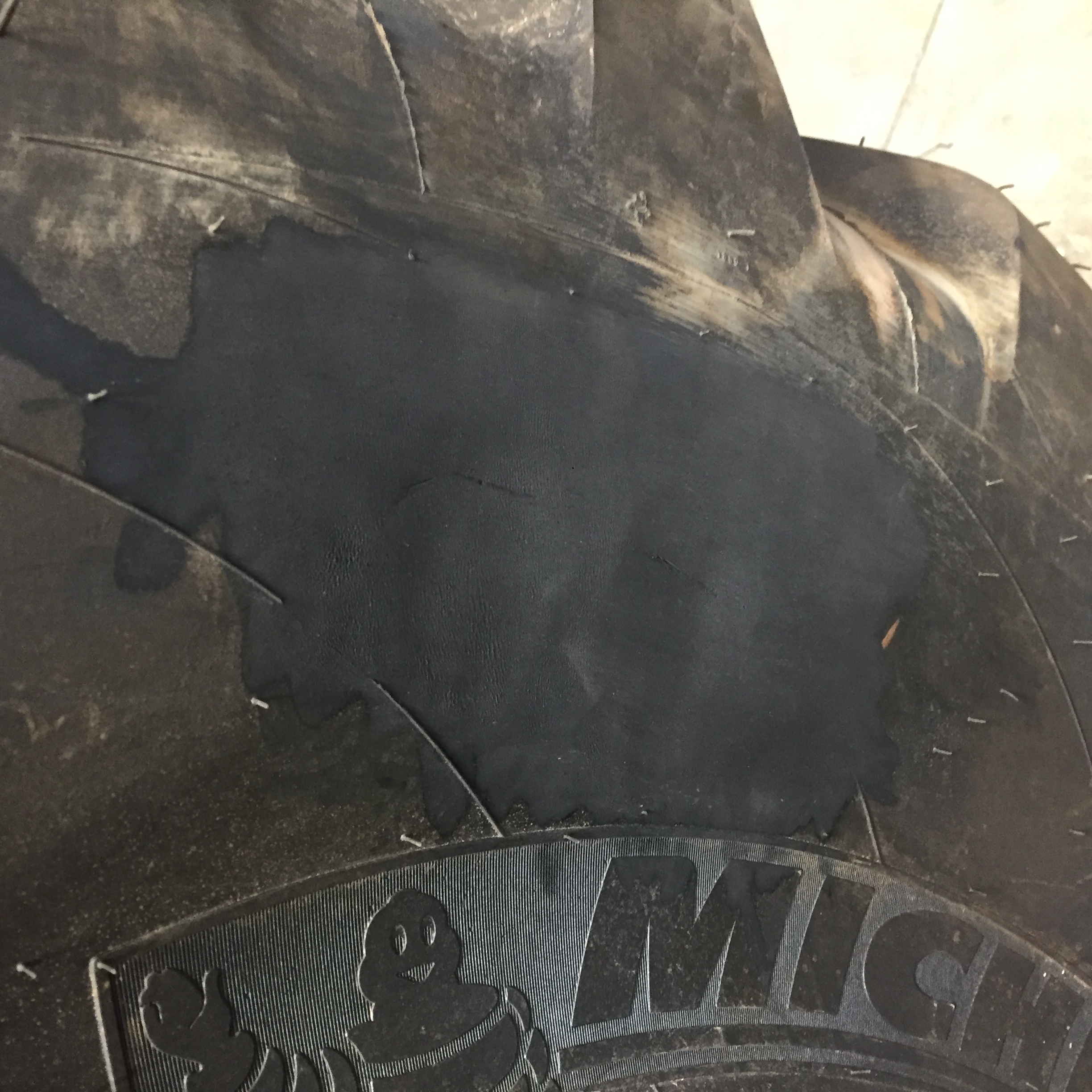 620/75R30 Michelin Axiobib R-1W Tire S003129