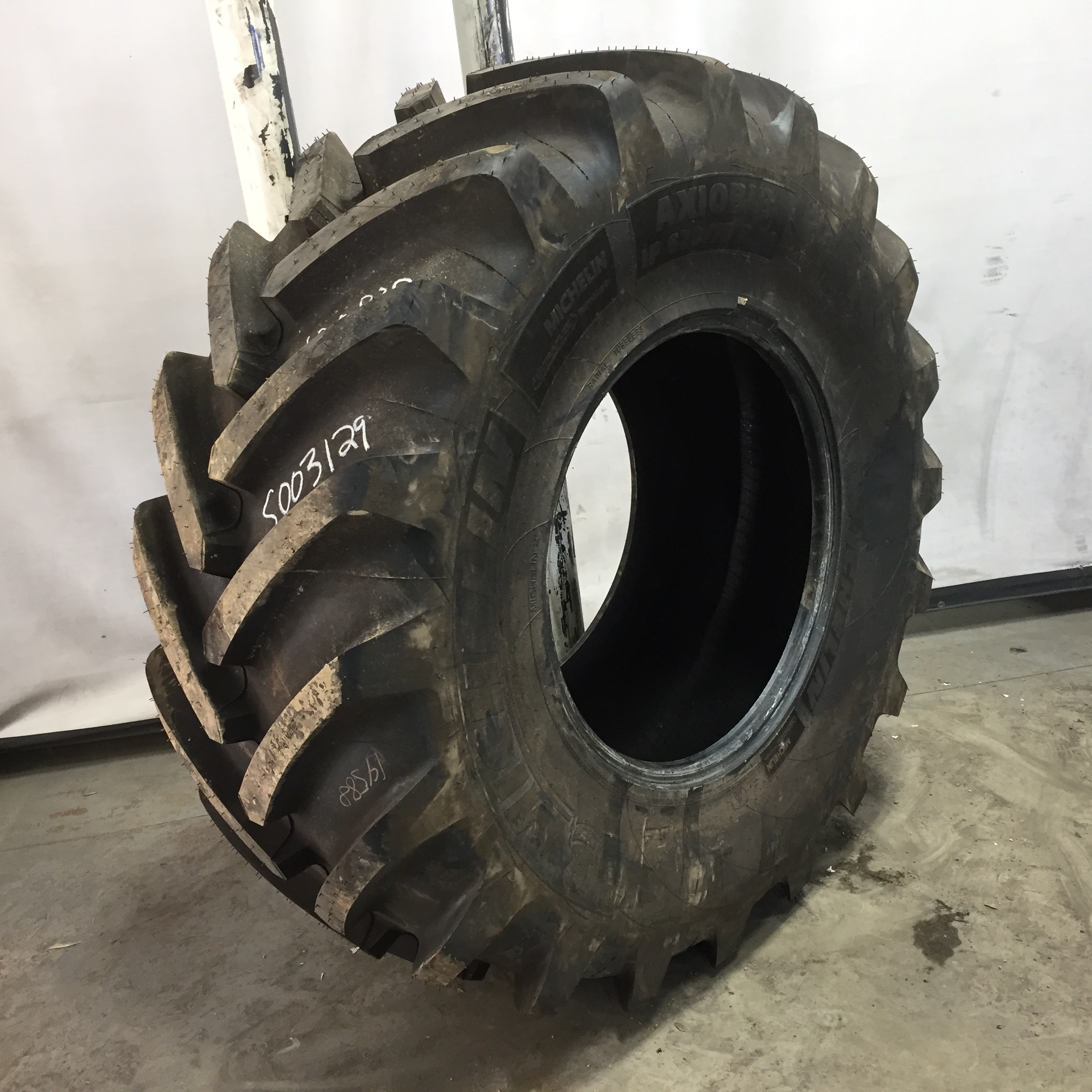 620/75R30 Michelin Axiobib R-1W Tire S003129