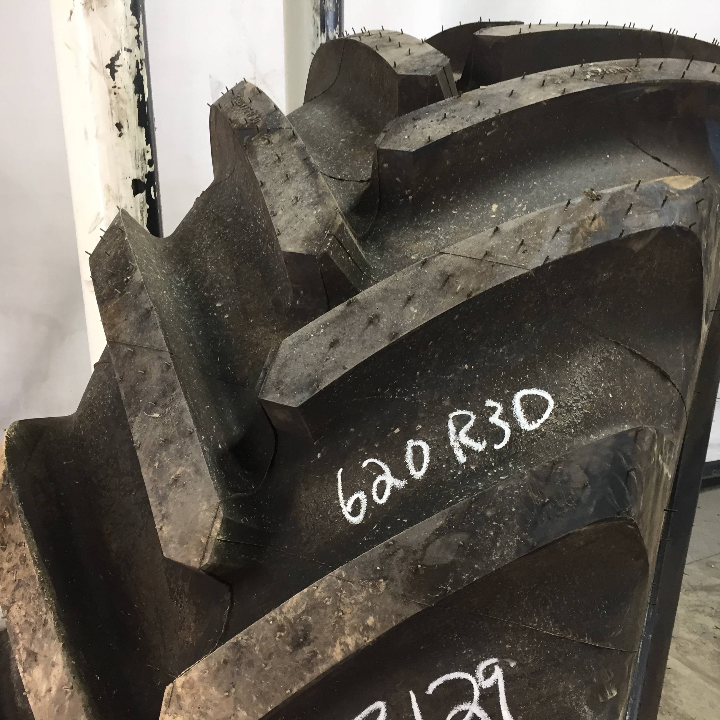 620/75R30 Michelin Axiobib R-1W Tire S003129