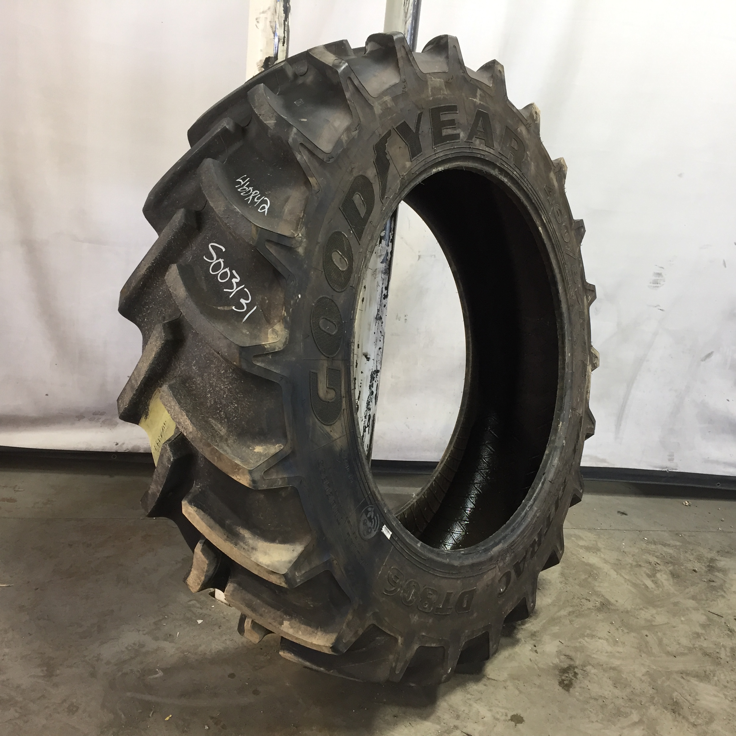 460/85R42 Goodyear Farm DT806 Optitrac R-1W Tire S003131