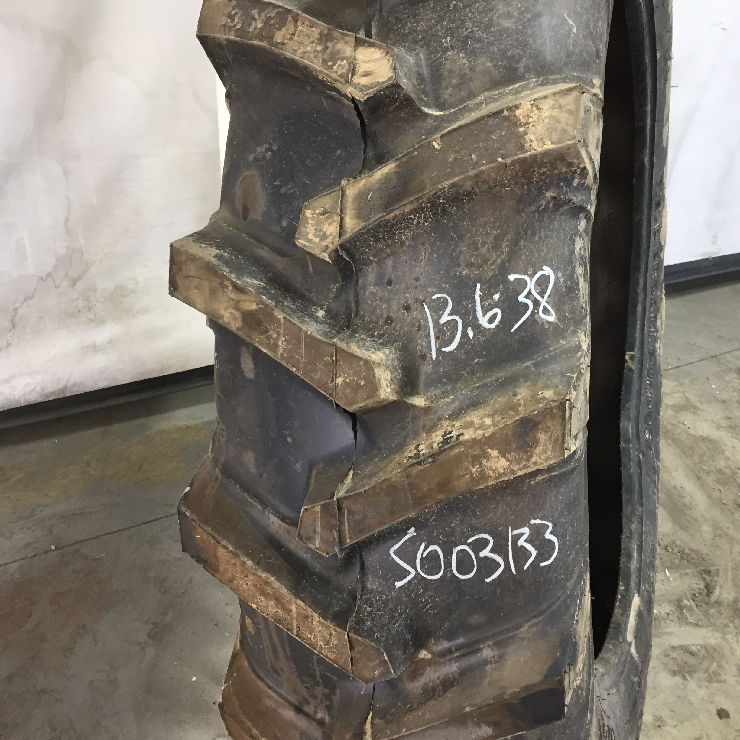 13.6/-38 Harvest King Field Pro All Purpose R-1 Tire S003133