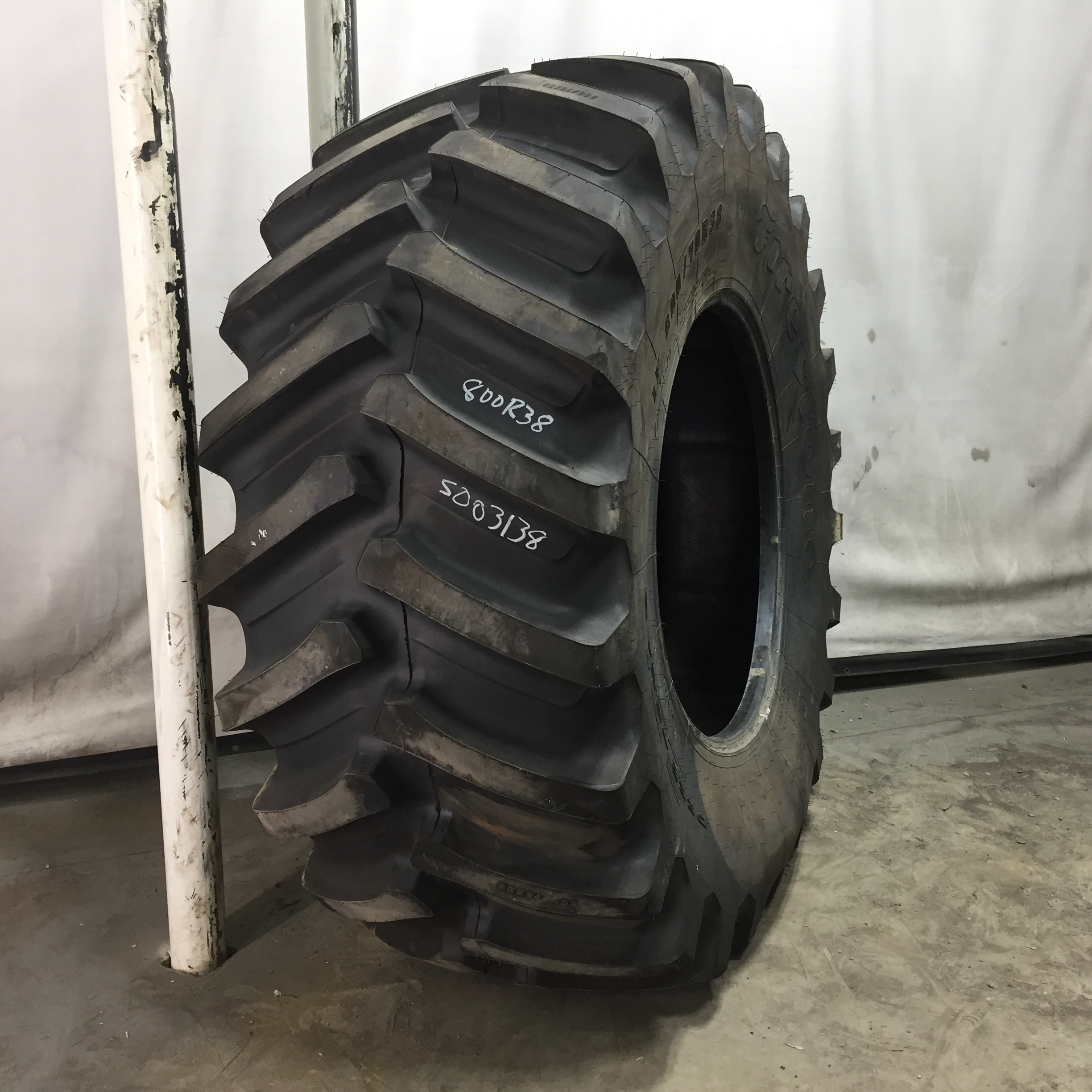 800/70R38 Firestone Radial Deep Tread 23 R-1W Tire S003138