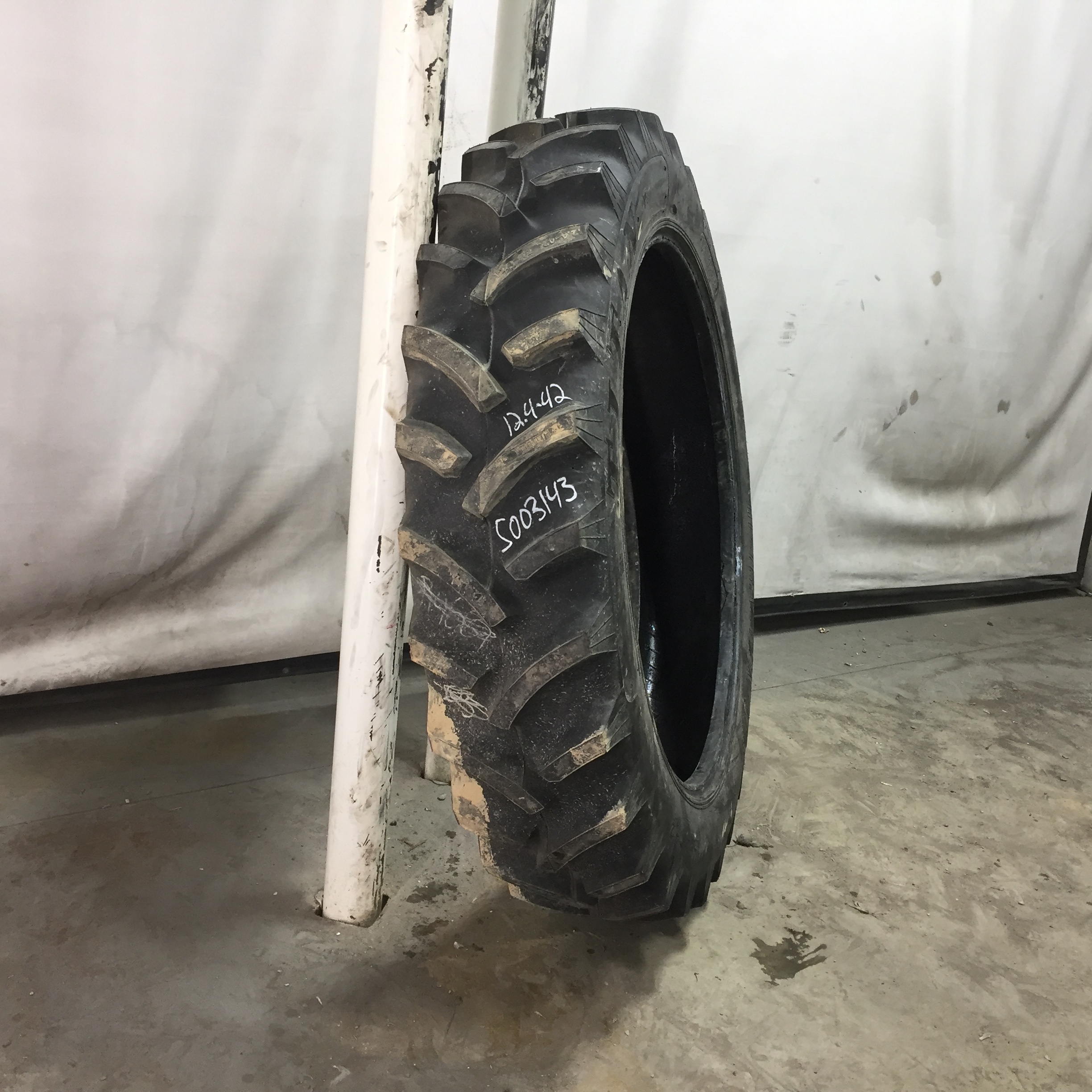 12.4/-42 Titan Farm Hi Traction Lug R-1 Tire S003143