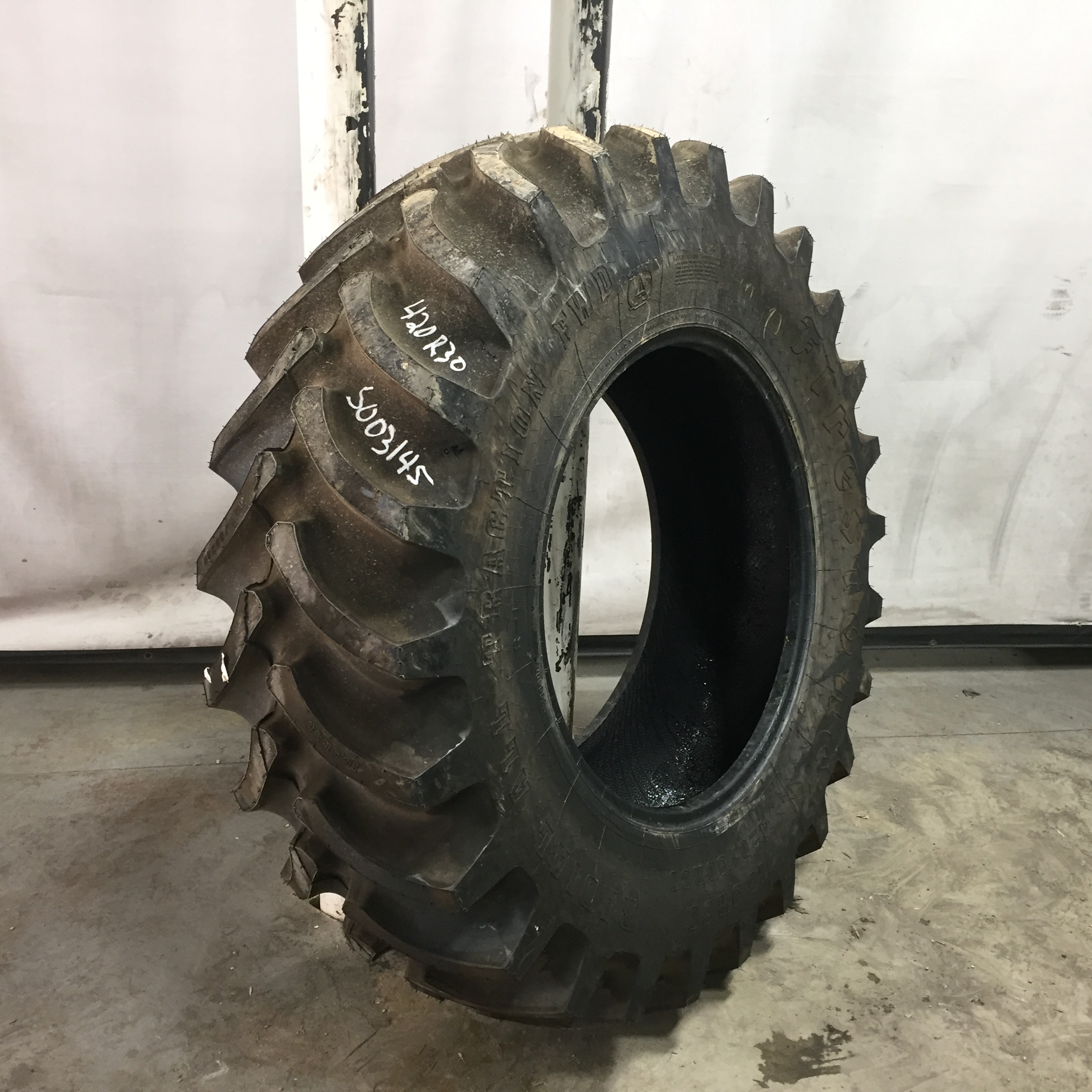 420/90R30 Firestone Radial All Traction FWD R-1 Tire S003145