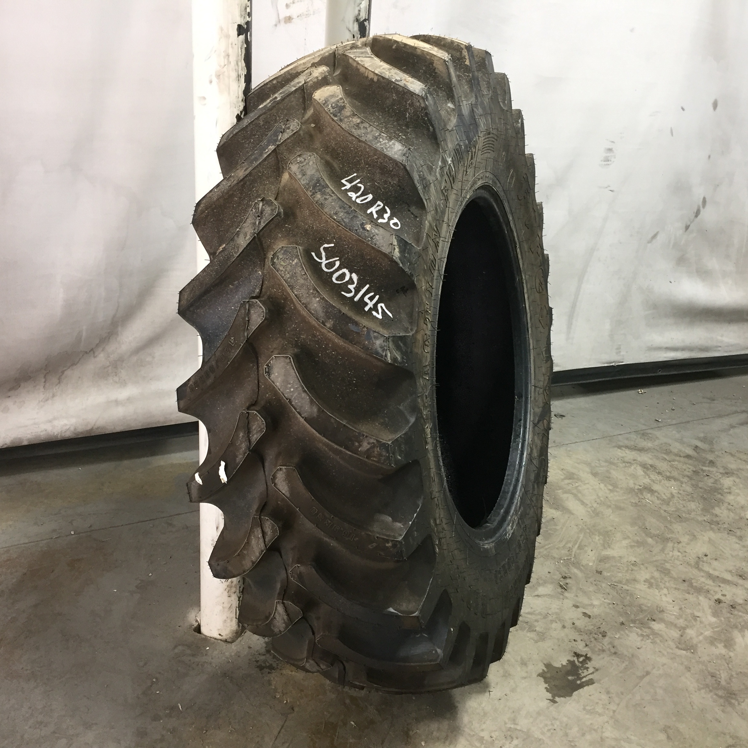 420/90R30 Firestone Radial All Traction FWD R-1 Tire S003145