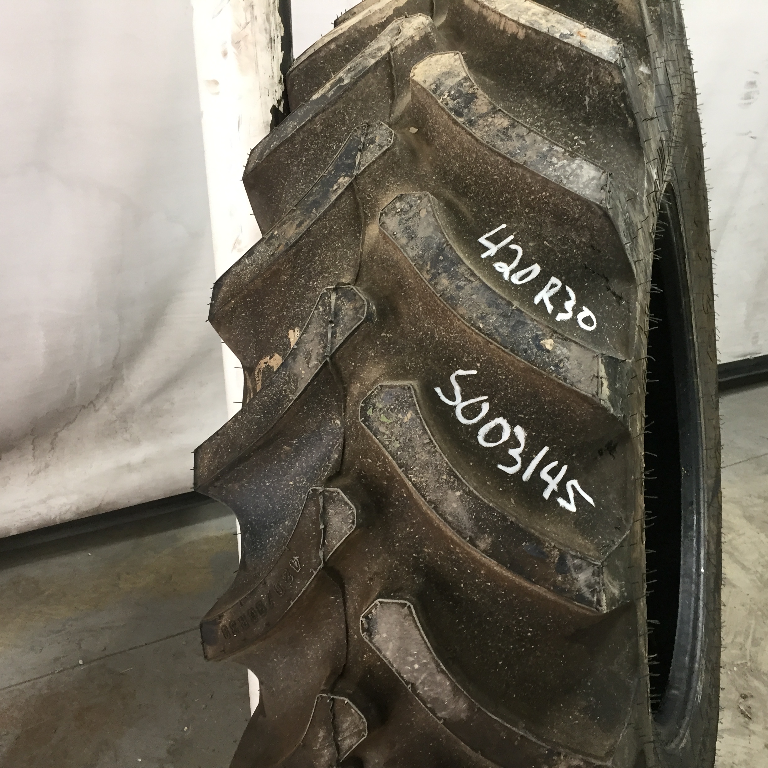 420/90R30 Firestone Radial All Traction FWD R-1 Tire S003145