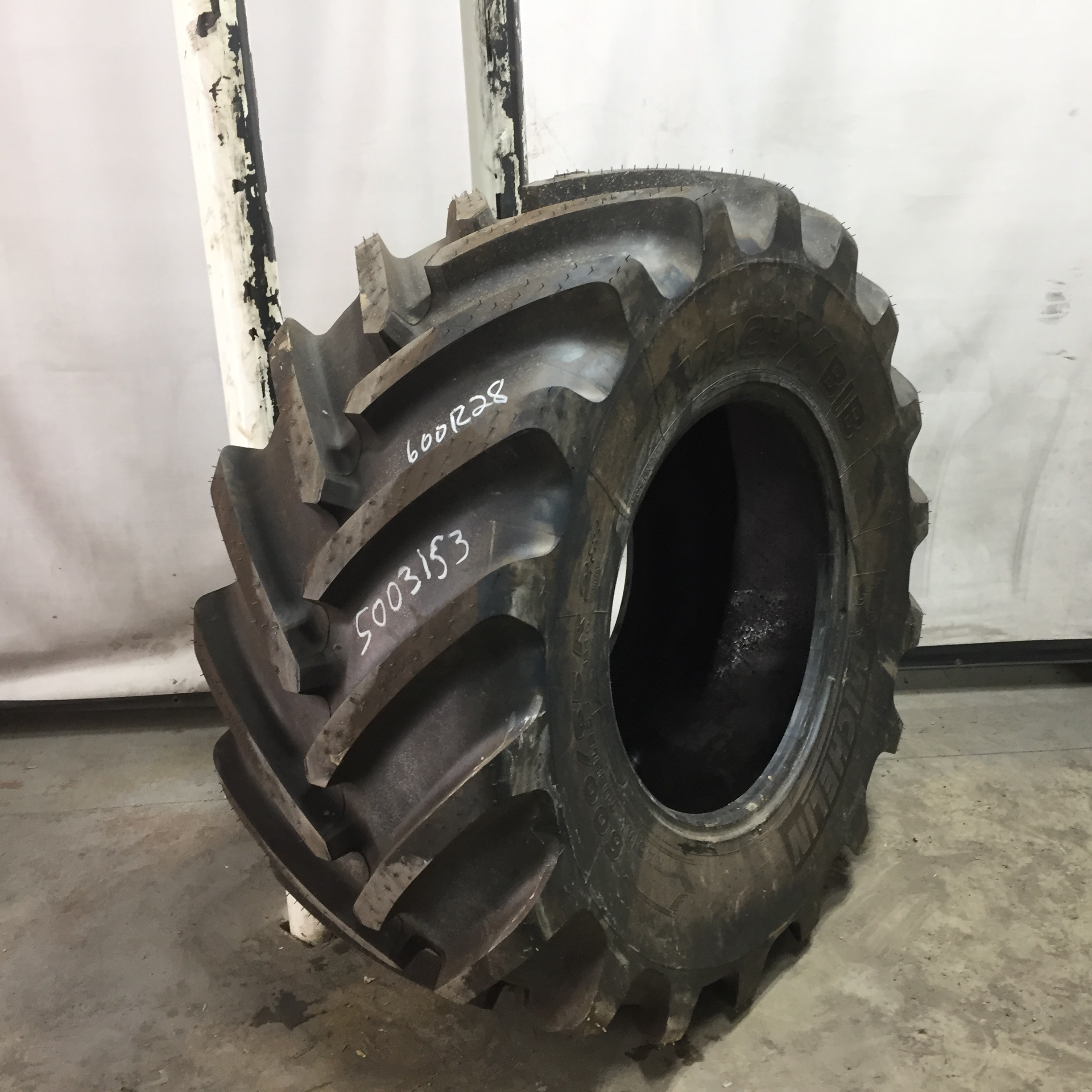 600/65R28 Michelin MachXBib R-1W Tire S003153