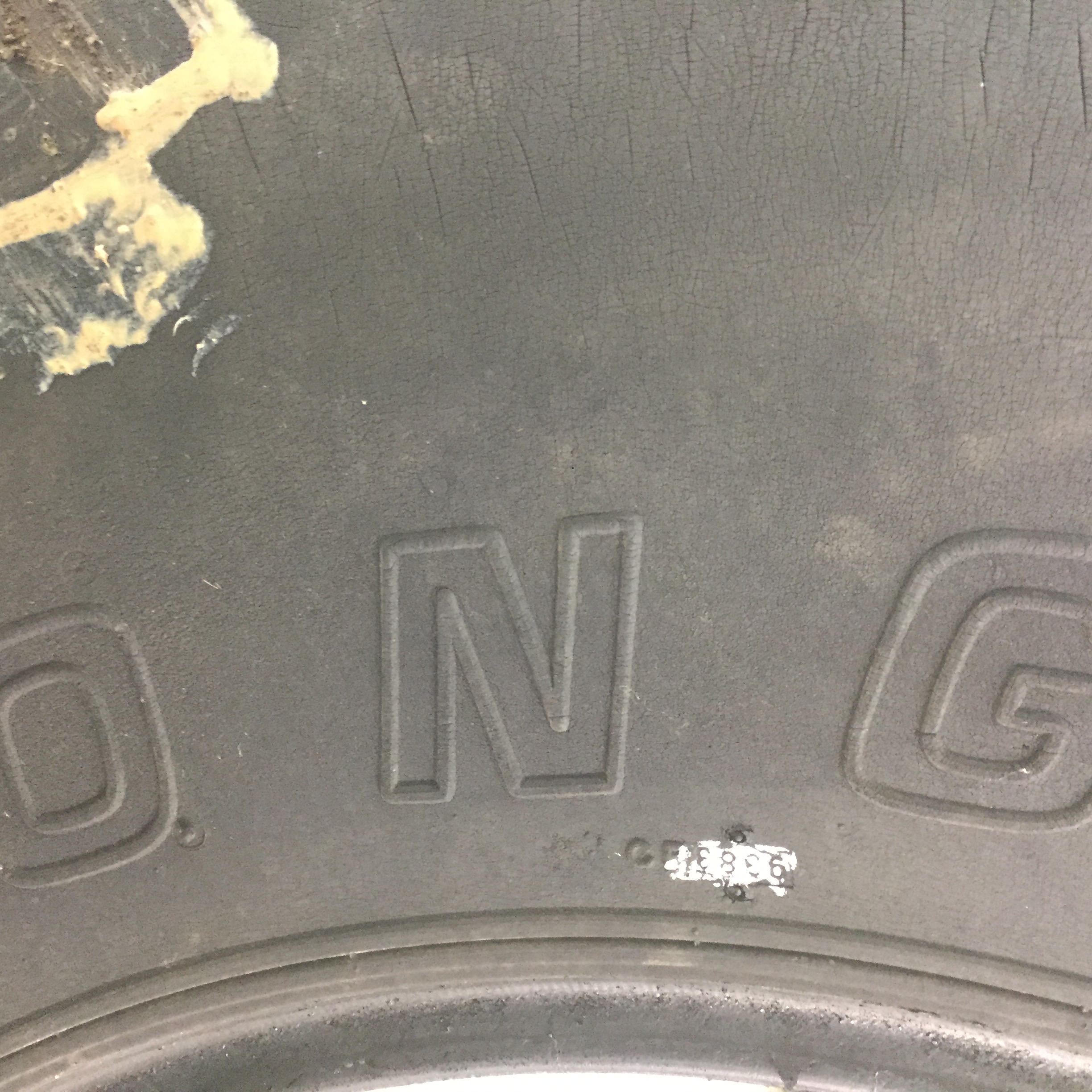 30.5/L-32 Armstrong Hi Traction Lug R-1 Tire T008581