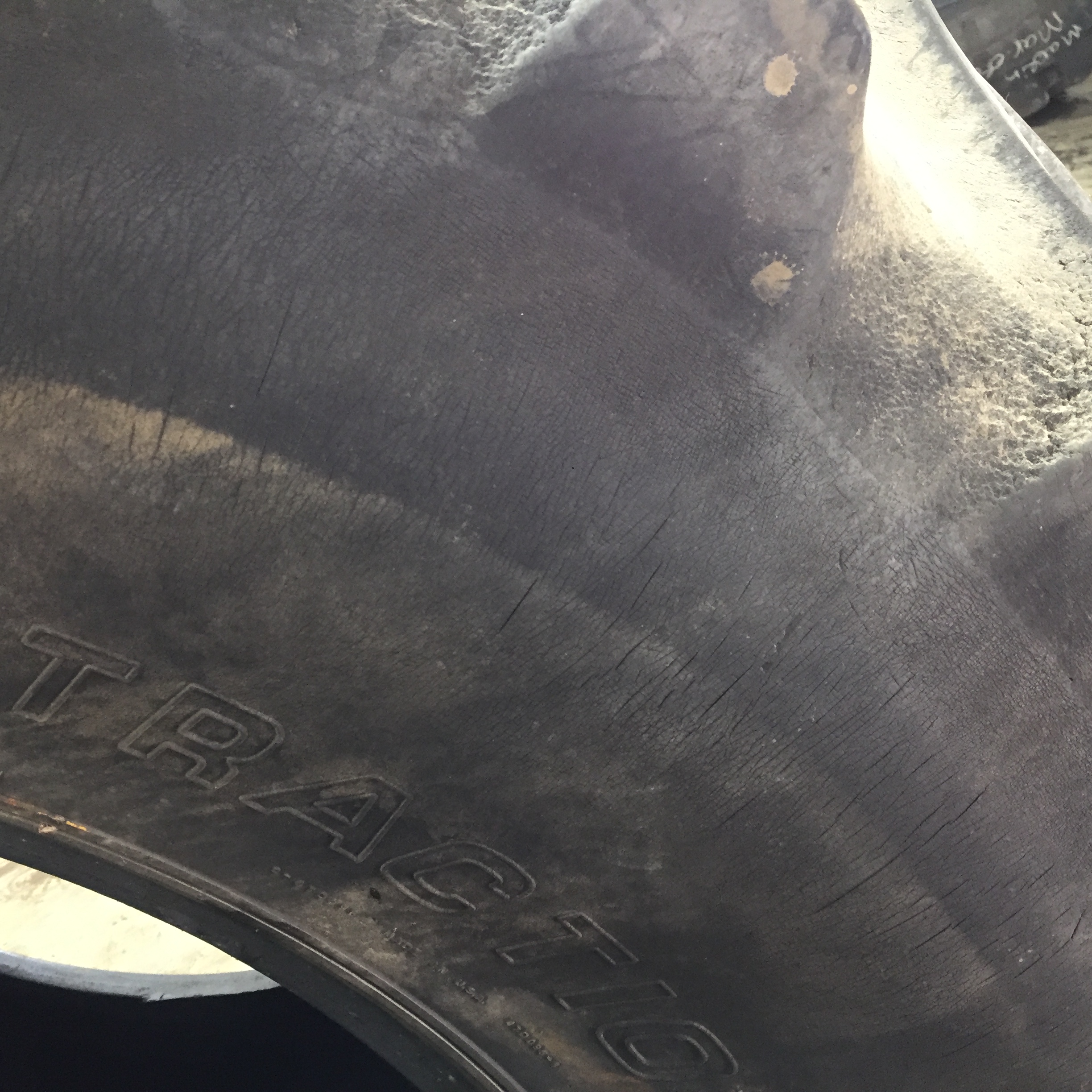 30.5/L-32 Armstrong Hi Traction Lug R-1 Tire T008581