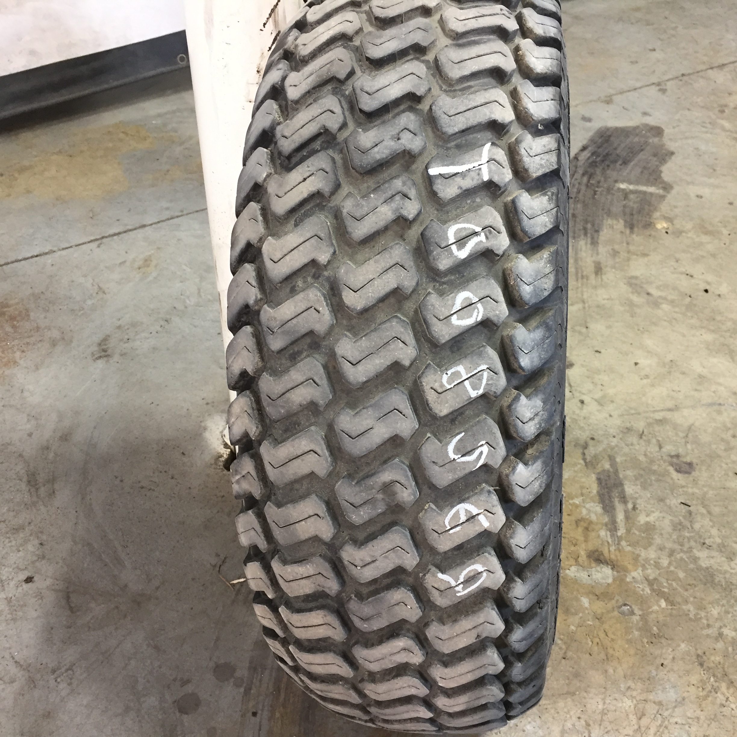 24/8.50-14 Titan Farm Multi Trac C/S HF-1 Tire RT008569