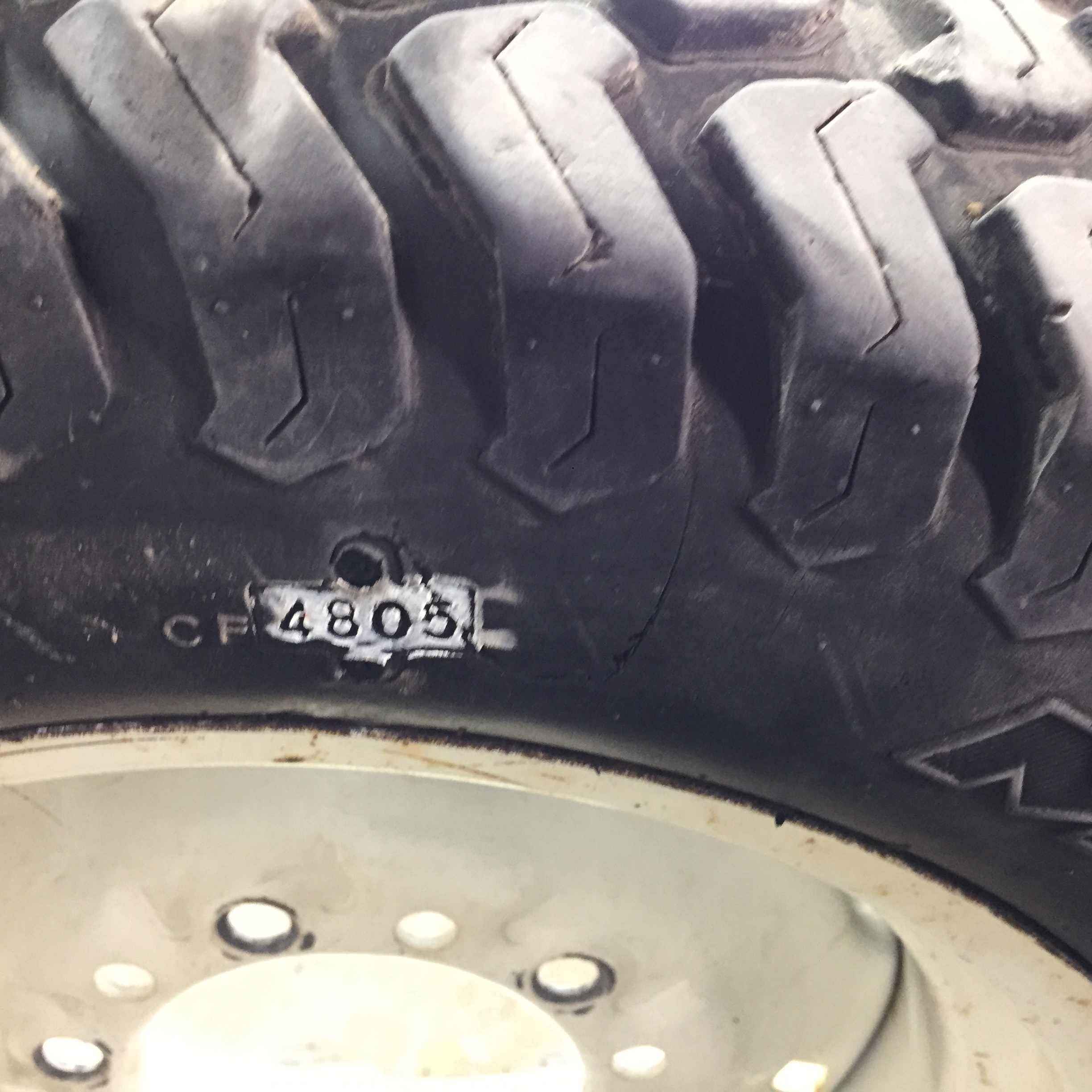 24/8.50-14 Titan Farm Multi Trac C/S HF-1 Tire RT008569