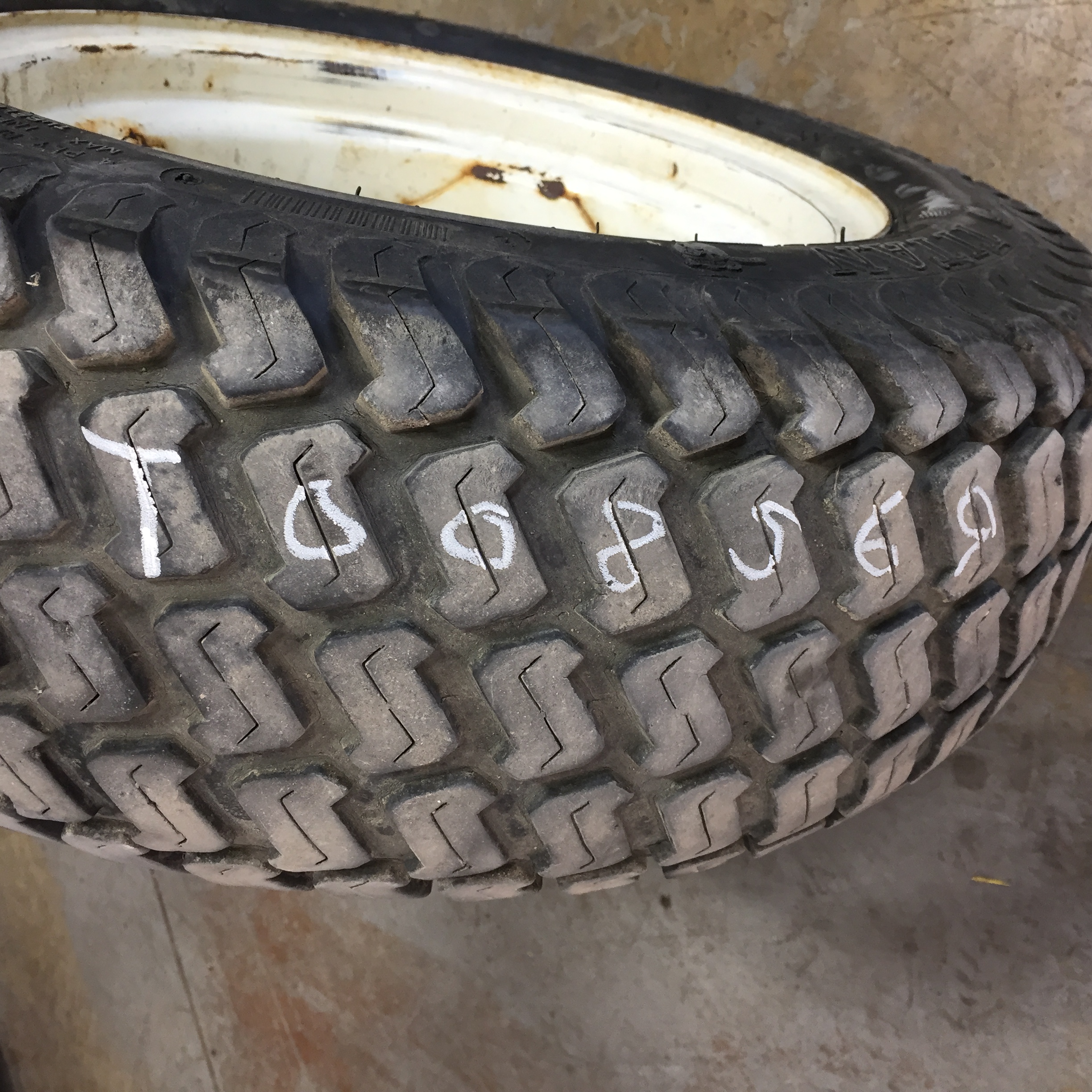 24/8.50-14 Titan Farm Multi Trac C/S HF-1 Tire RT008569