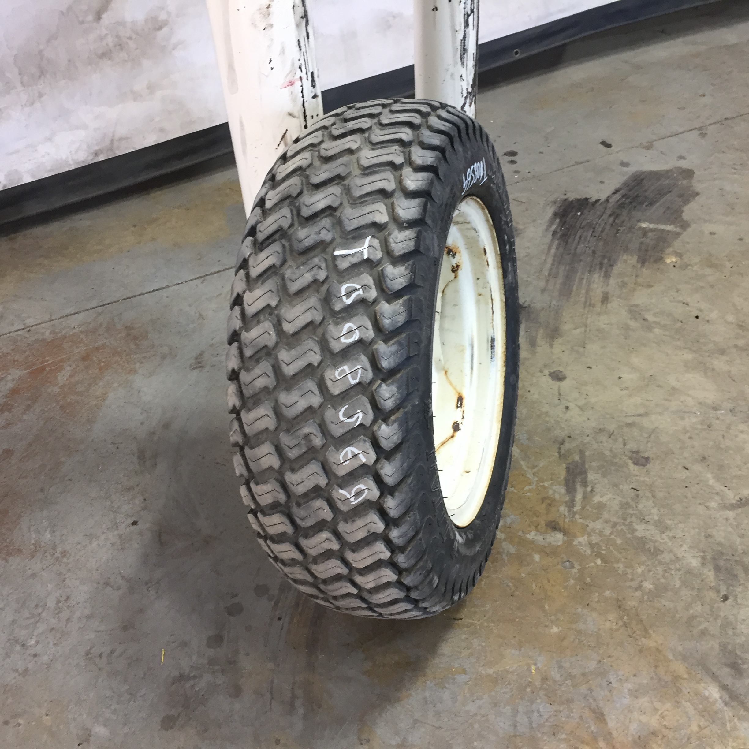 24/8.50-14 Titan Farm Multi Trac C/S HF-1 Tire-Wheel Assembly T008569