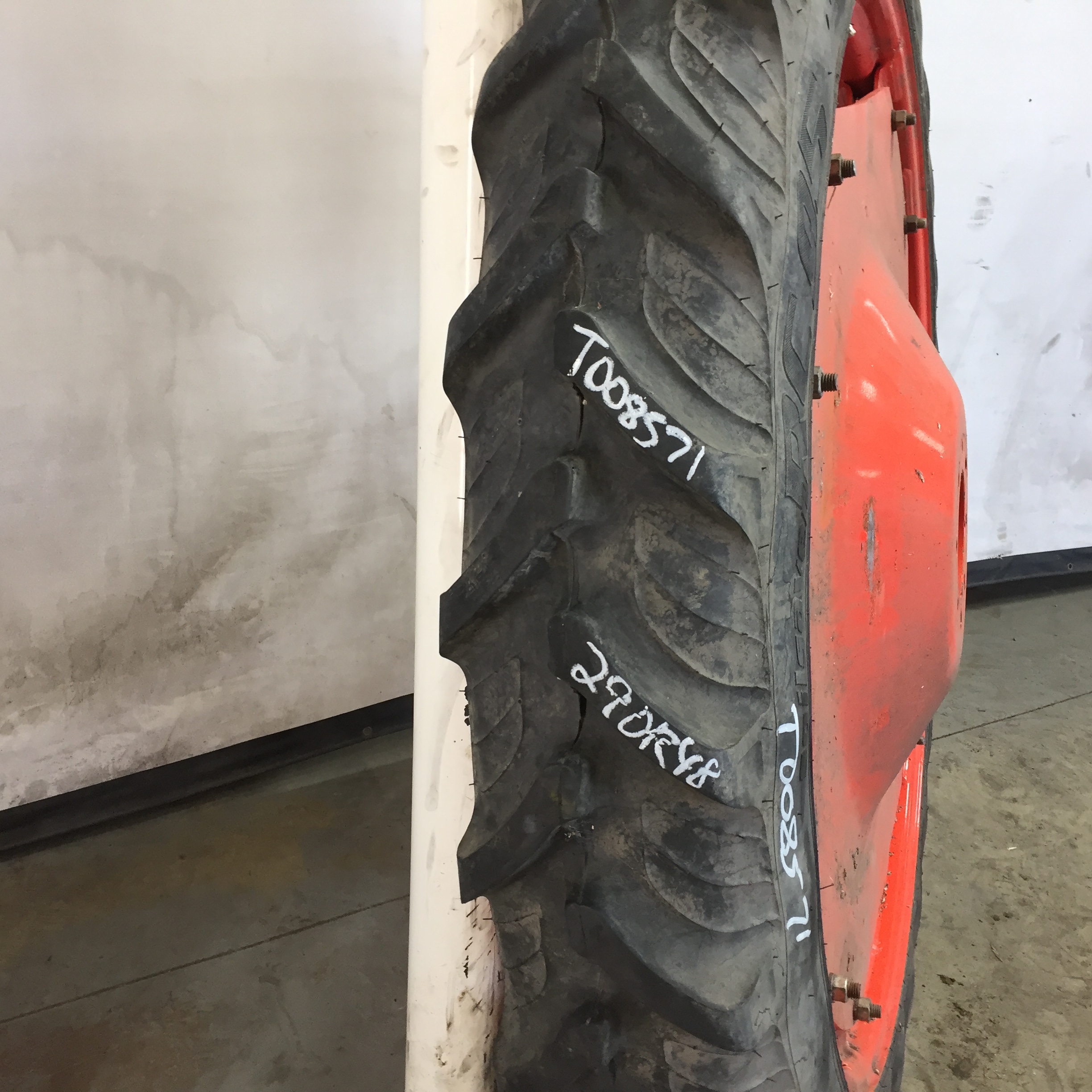 230/95R48 Taurus Soil Saver RC95 R-1 Rim with Clamp/U-Clamp (groups of 2 bolts) Tire-Wheel Assembly T008571