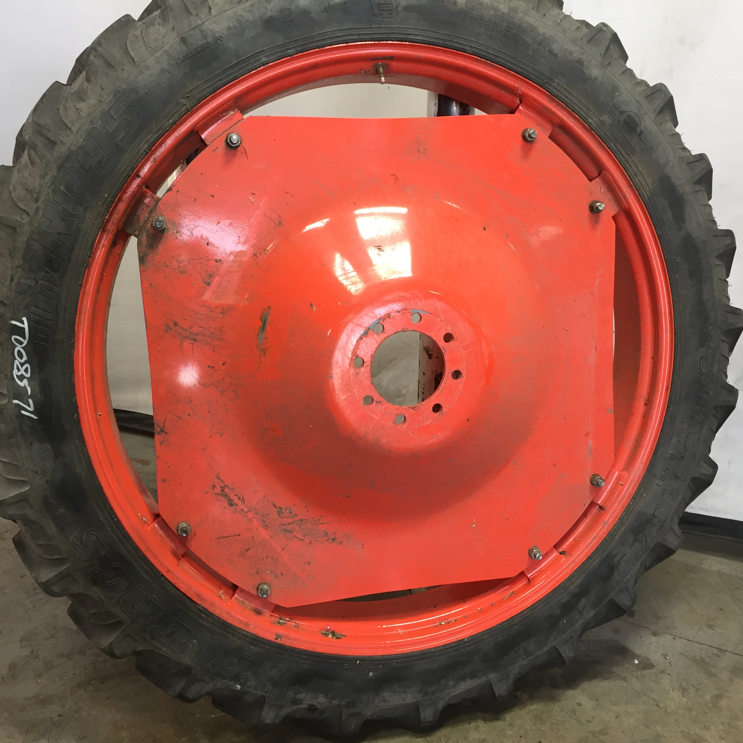 230/95R48 Taurus Soil Saver RC95 R-1 Rim with Clamp/U-Clamp (groups of 2 bolts) Tire-Wheel Assembly T008571