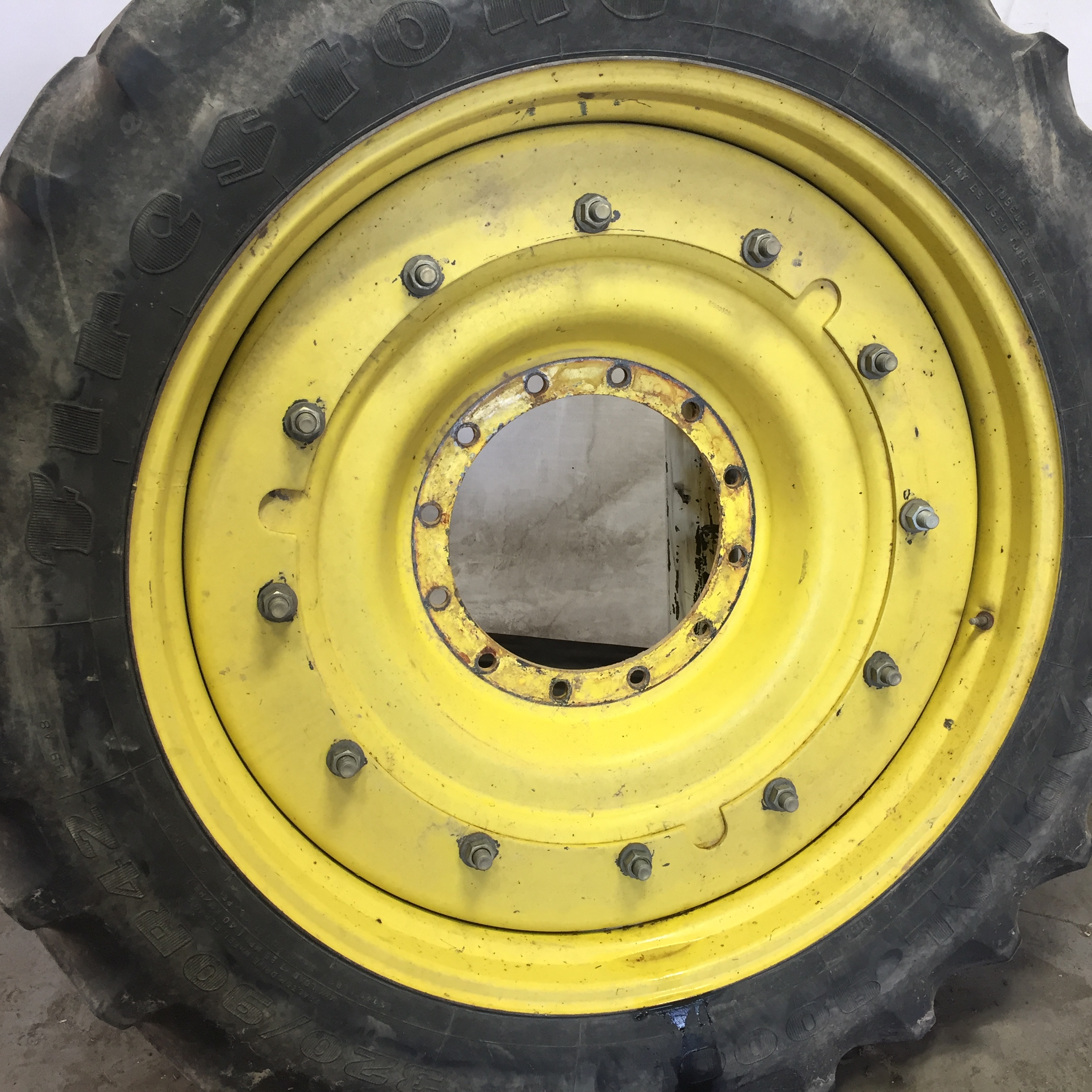 320/90R42 Firestone Radial 9000 R-1W Stub Disc Tire-Wheel Assembly T008589